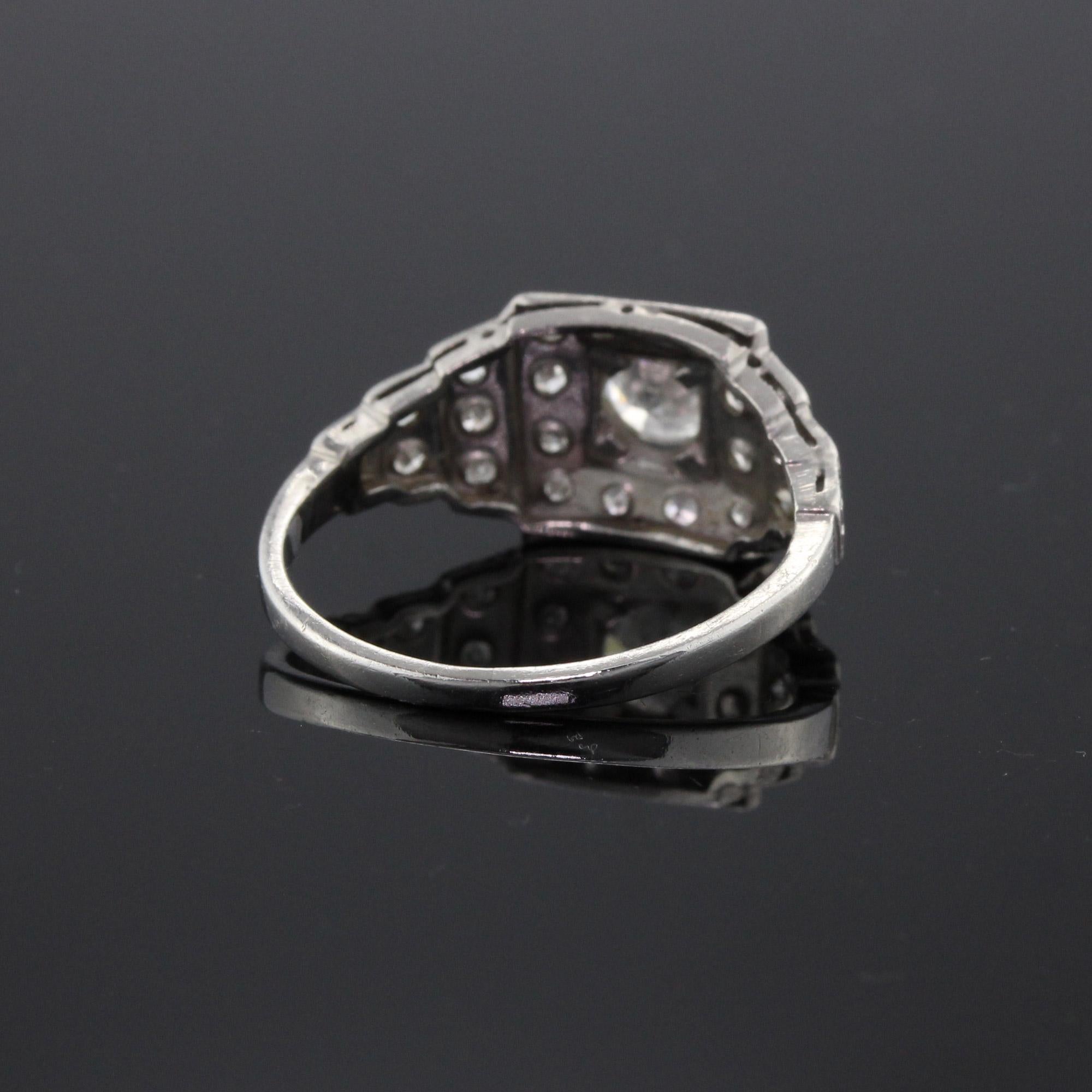 Antique Art Deco Platinum and Diamond Engagement Ring In Good Condition For Sale In Great Neck, NY