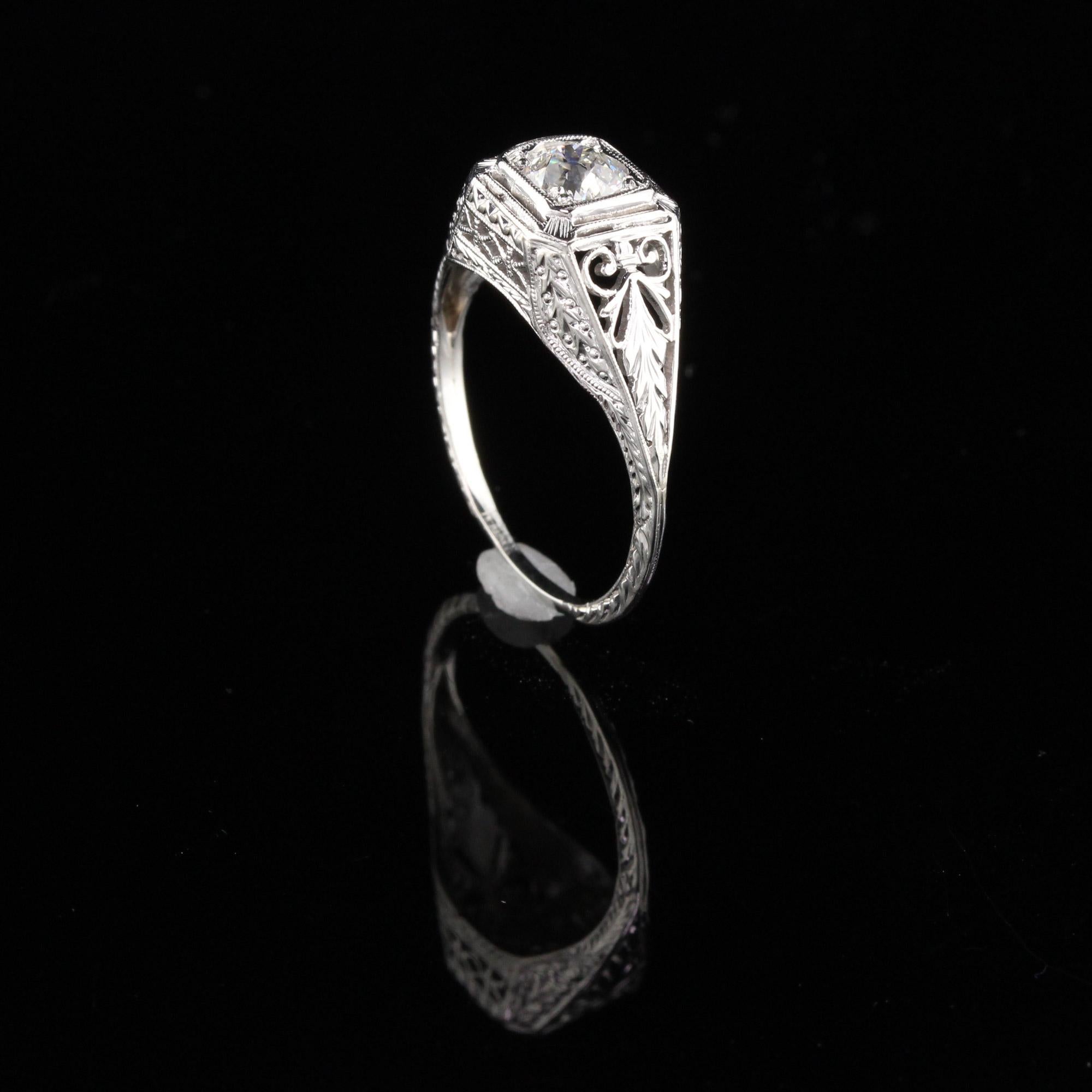 Antique Art Deco Platinum Diamond Engagement Ring In Good Condition In Great Neck, NY