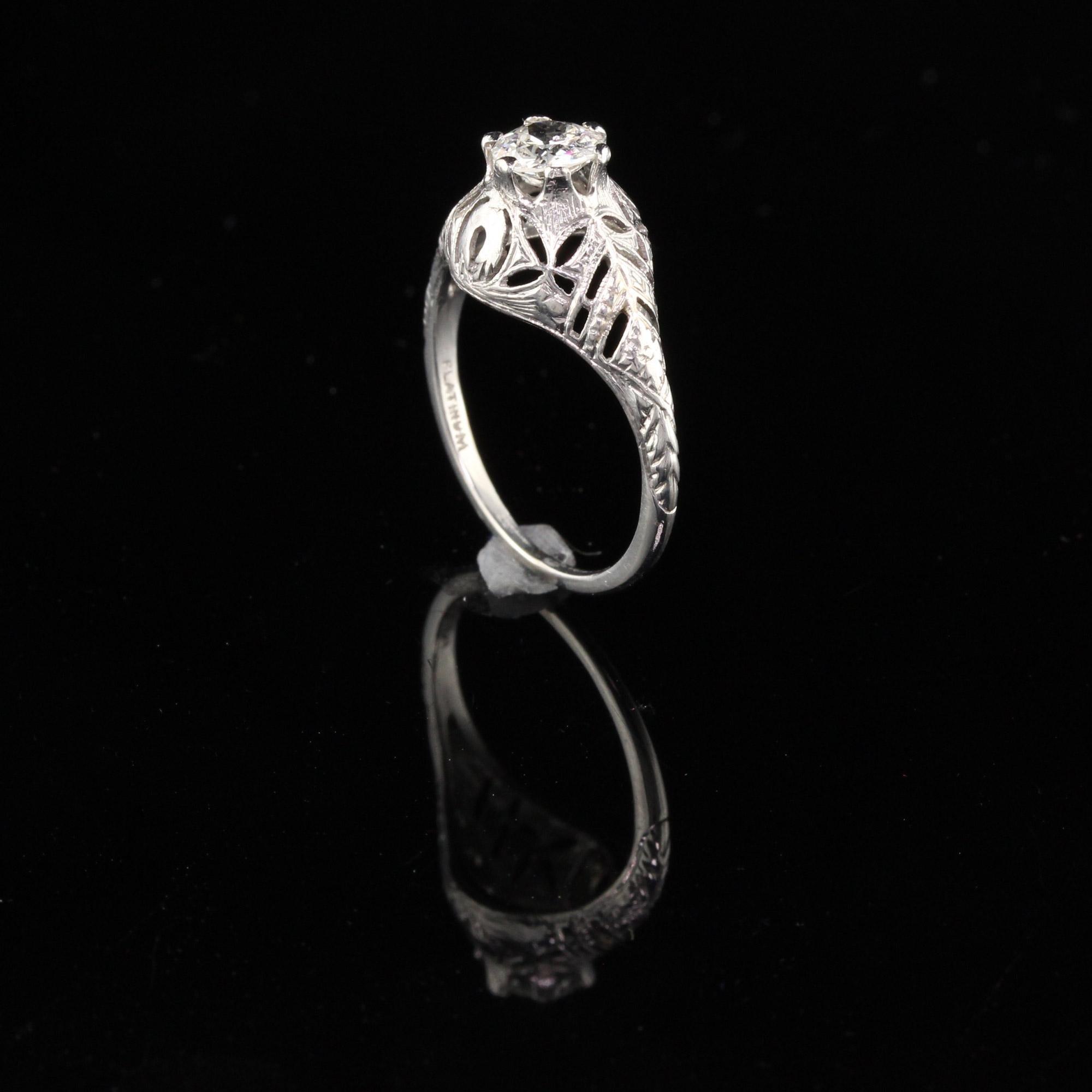 Antique Art Deco Platinum Diamond Engagement Ring In Good Condition For Sale In Great Neck, NY