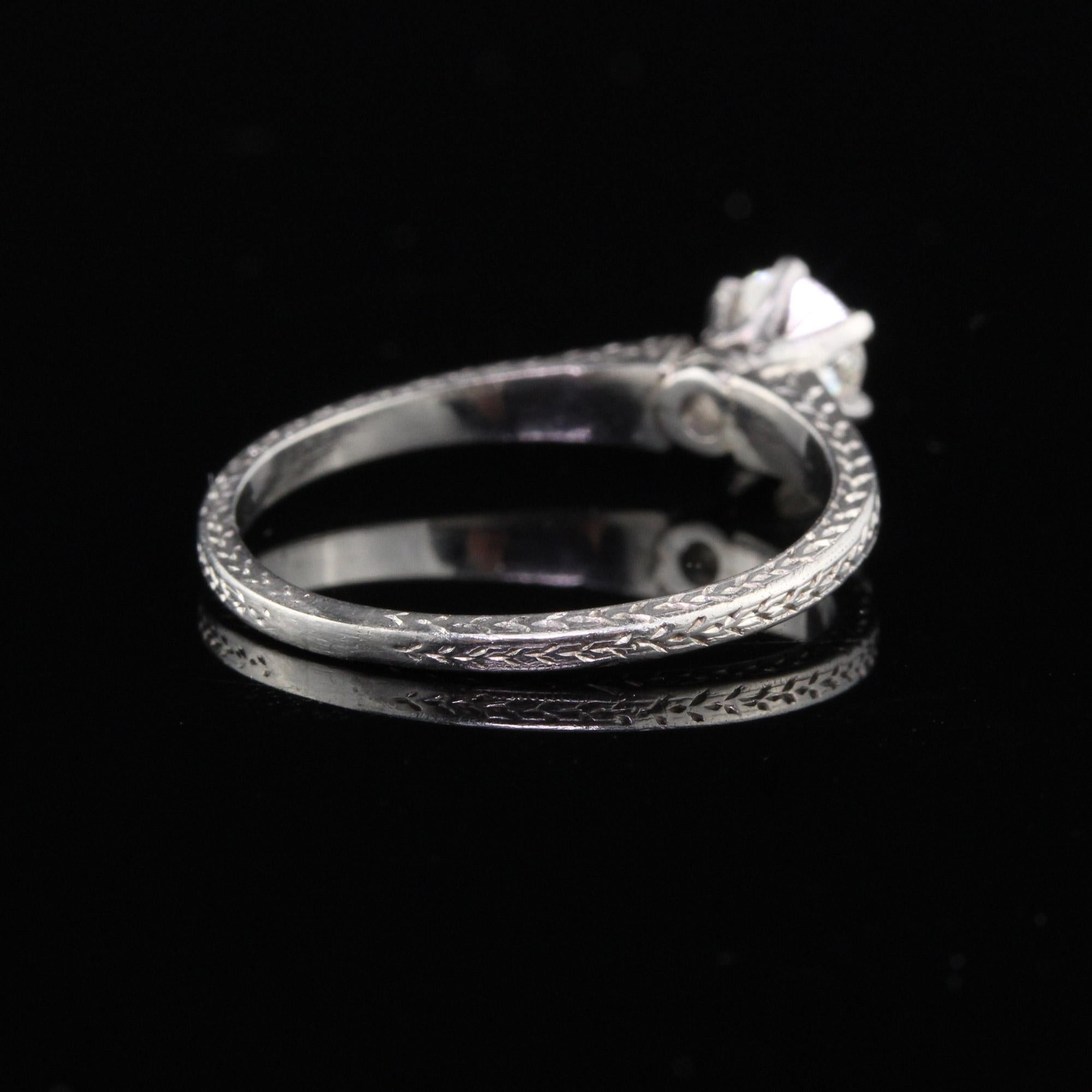 Antiker Art Déco Verlobungsring aus Platin mit Diamanten (Alteuropäischer Schliff) im Angebot