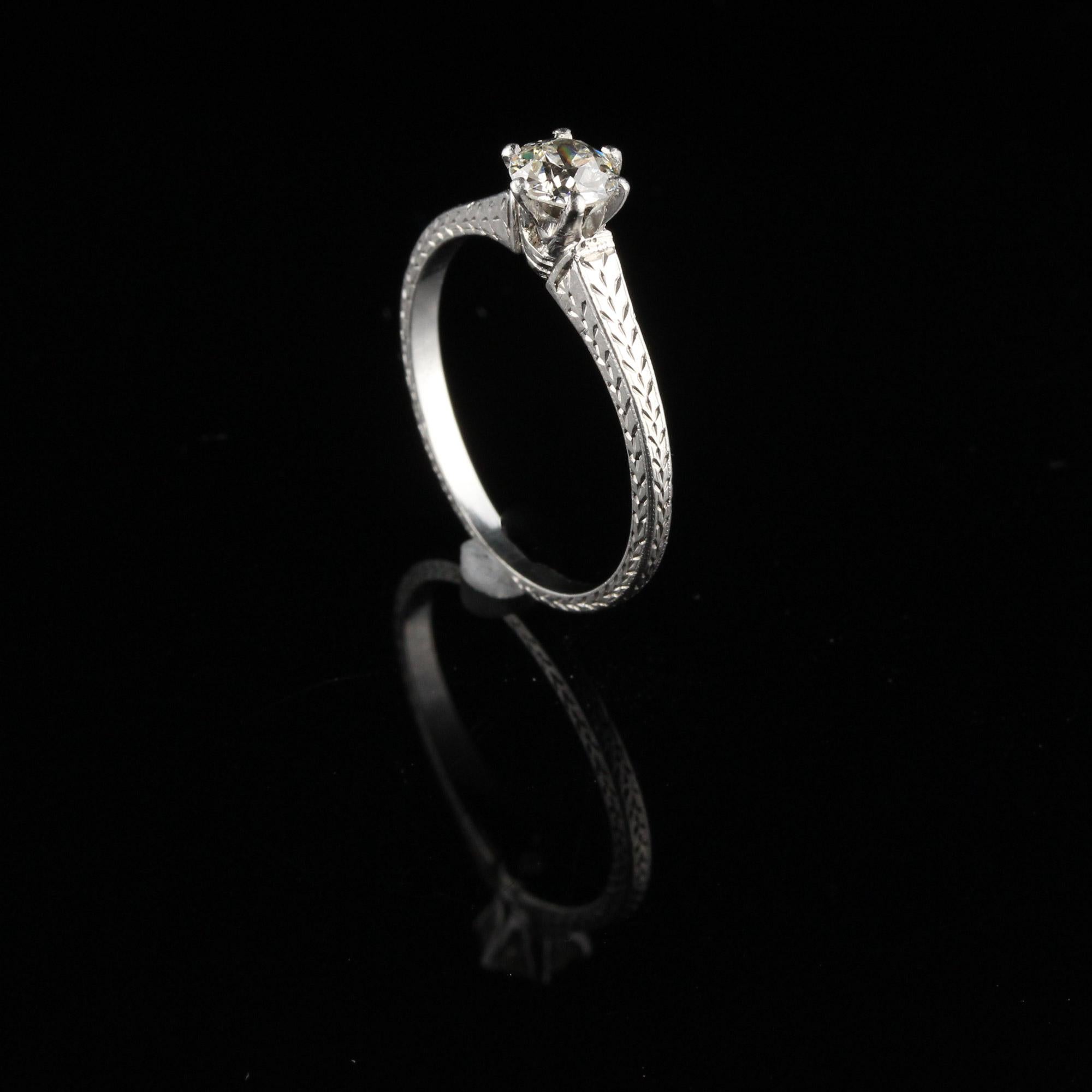 Antiker Art Déco Verlobungsring aus Platin mit Diamanten im Zustand „Gut“ im Angebot in Great Neck, NY