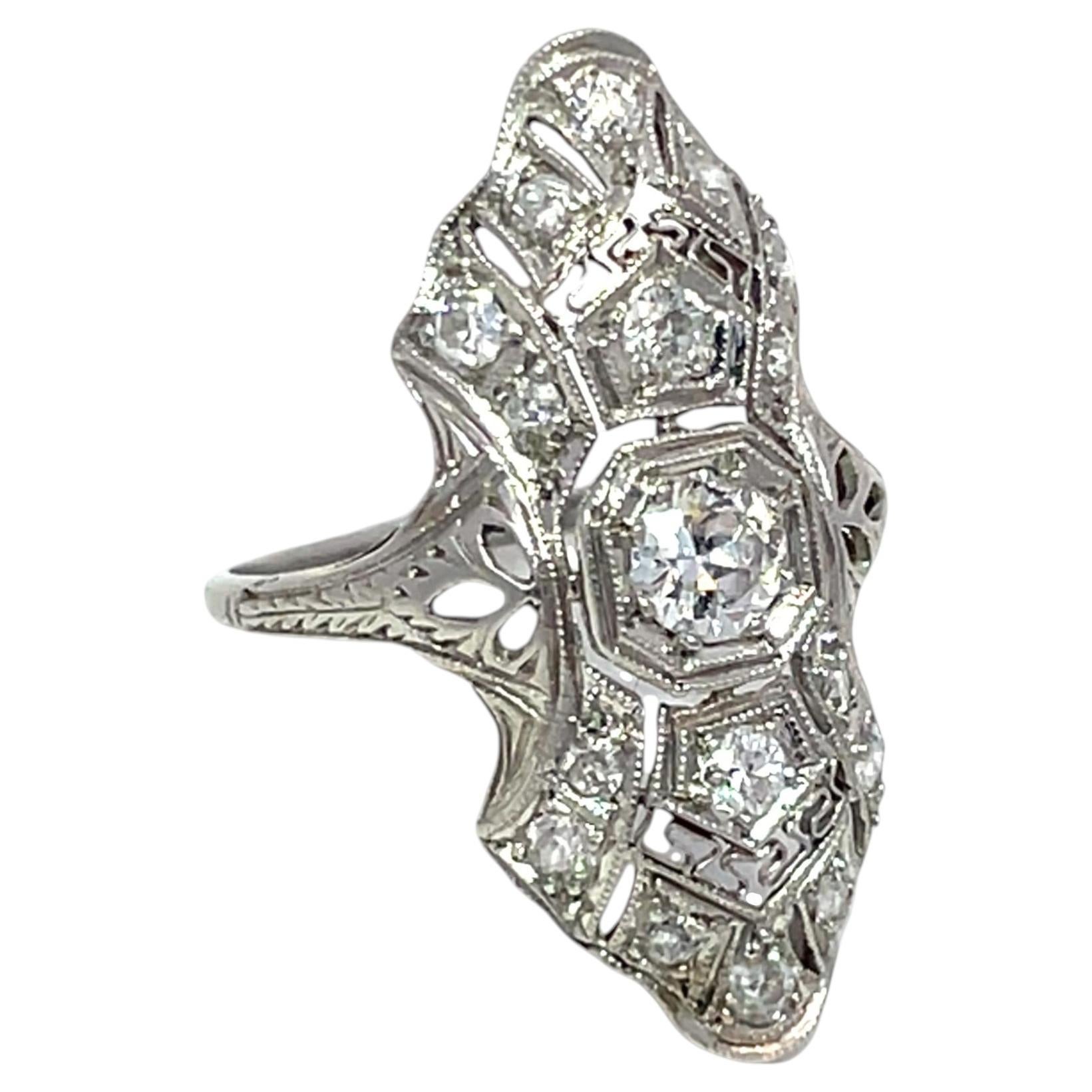Antiker Art-déco-Cocktailring aus Platin mit Diamanten in Filigranausführung