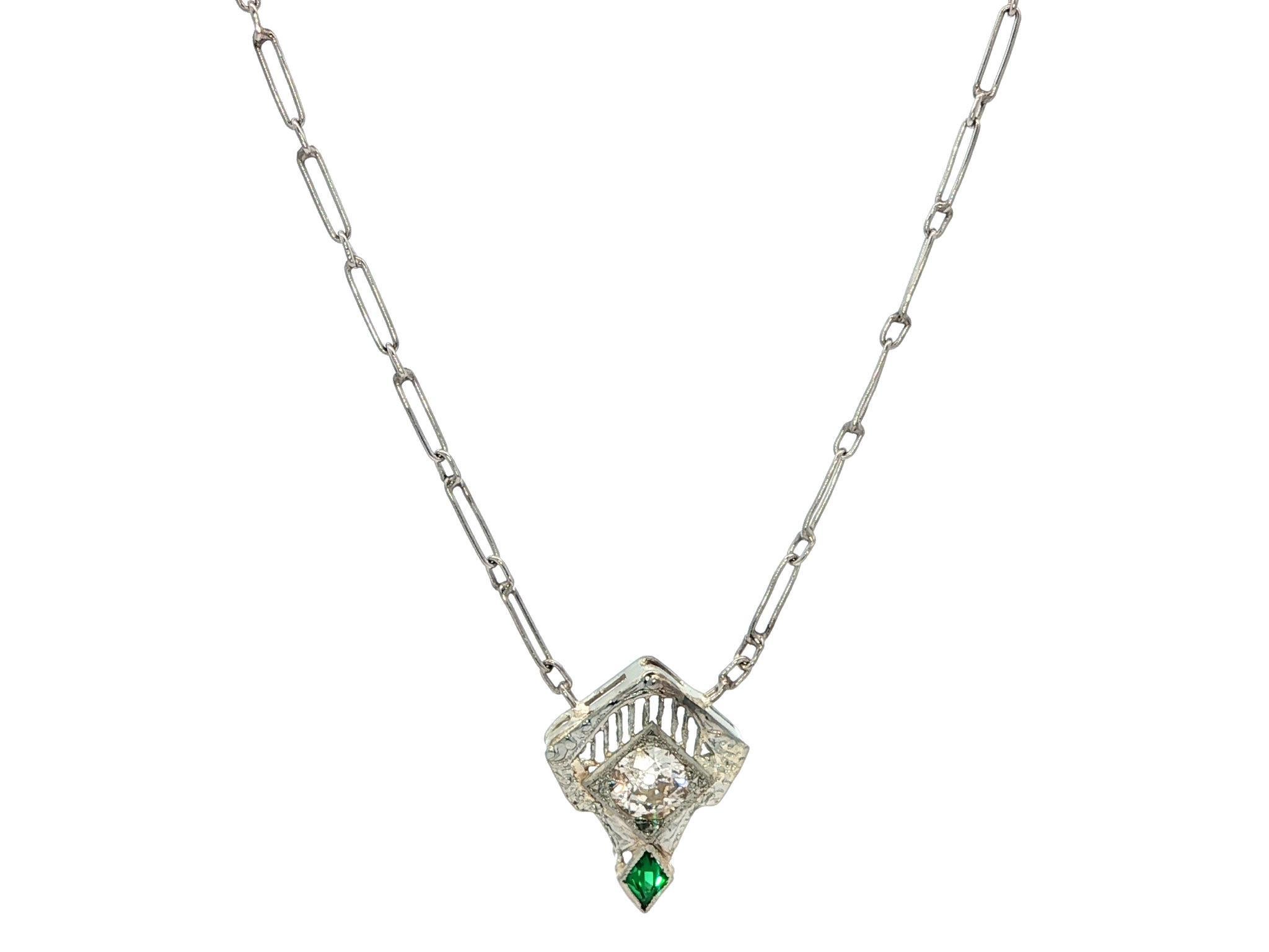 Taille vieille Europe Pendentif diamant antique en platine Art Deco avec chaîne ajourée faite à la main en vente