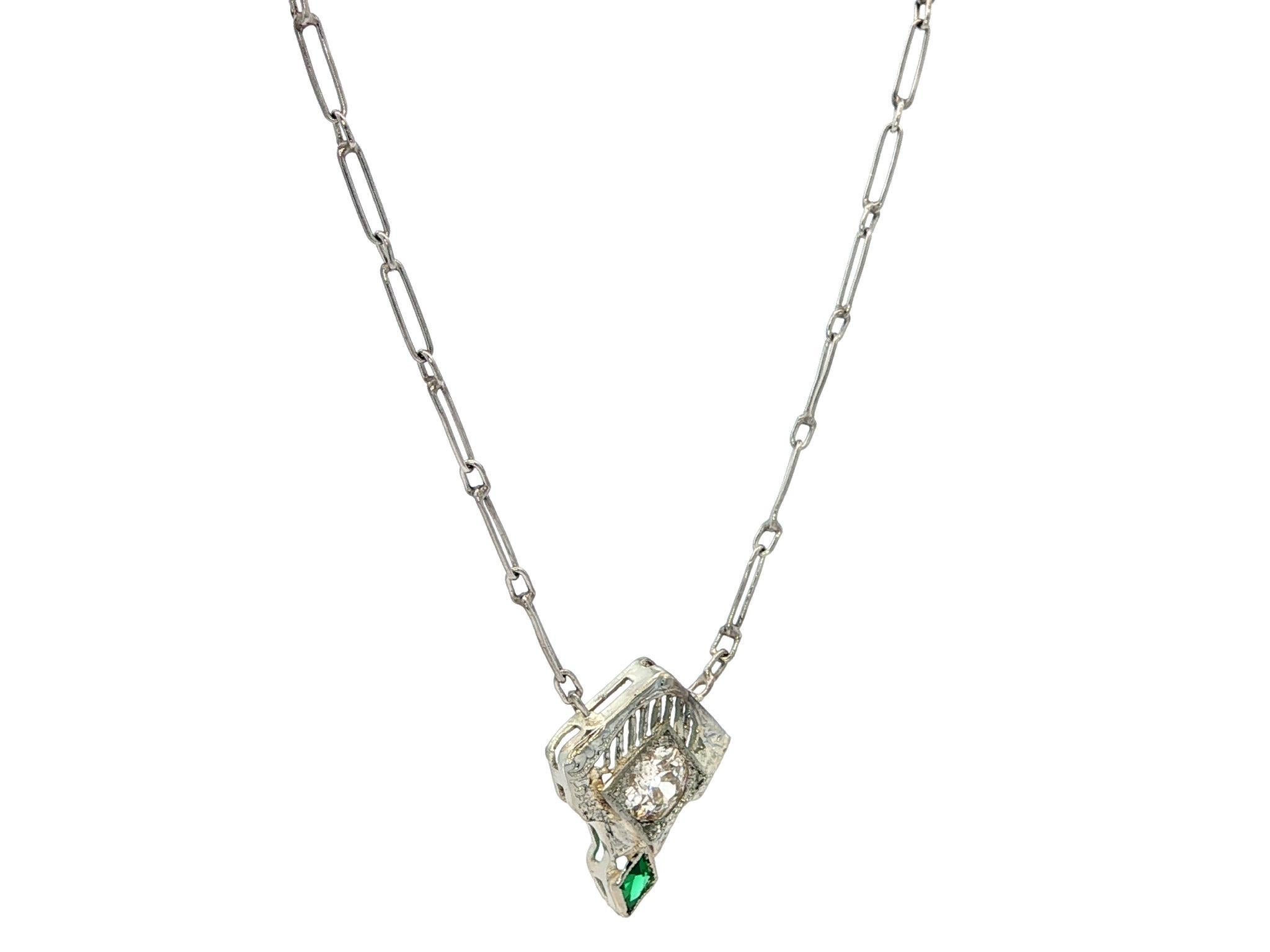 Pendentif diamant antique en platine Art Deco avec chaîne ajourée faite à la main Excellent état - En vente à Montclair, NJ