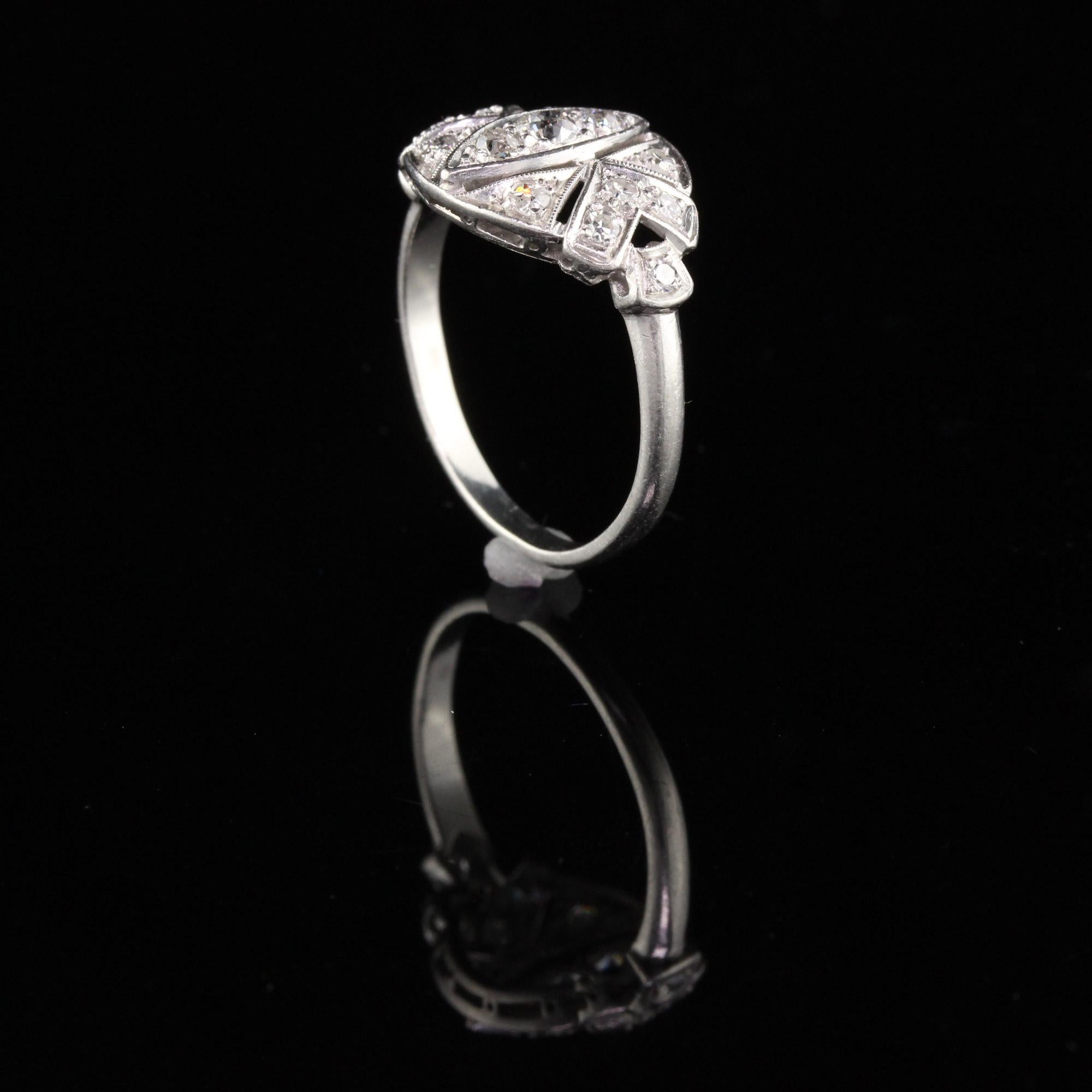 Antique Art Deco Platinum and Diamond Ring In Good Condition In Great Neck, NY