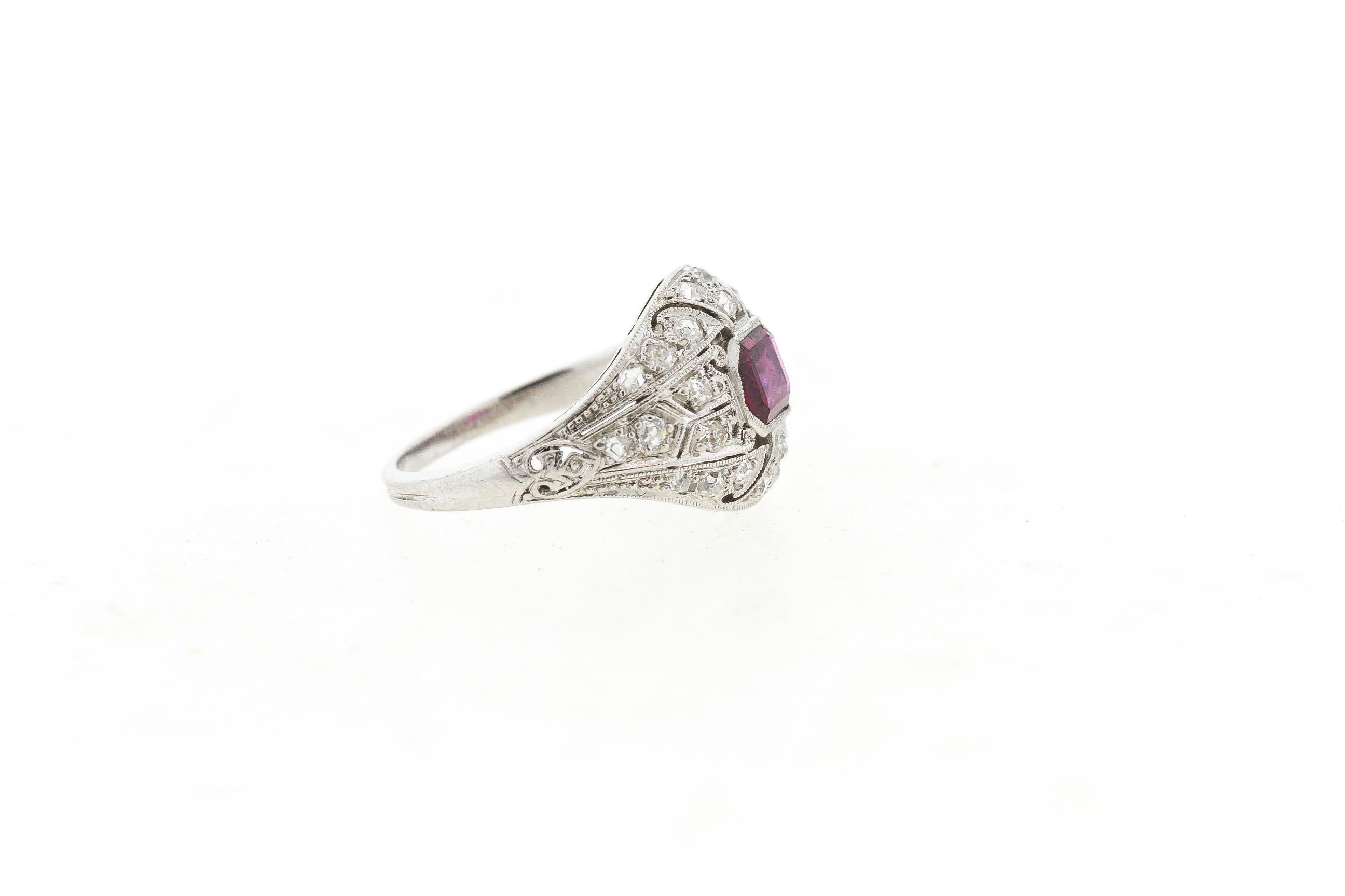 Antiker Art Deco Platin Diamant Rubin Ring (Art déco) im Angebot