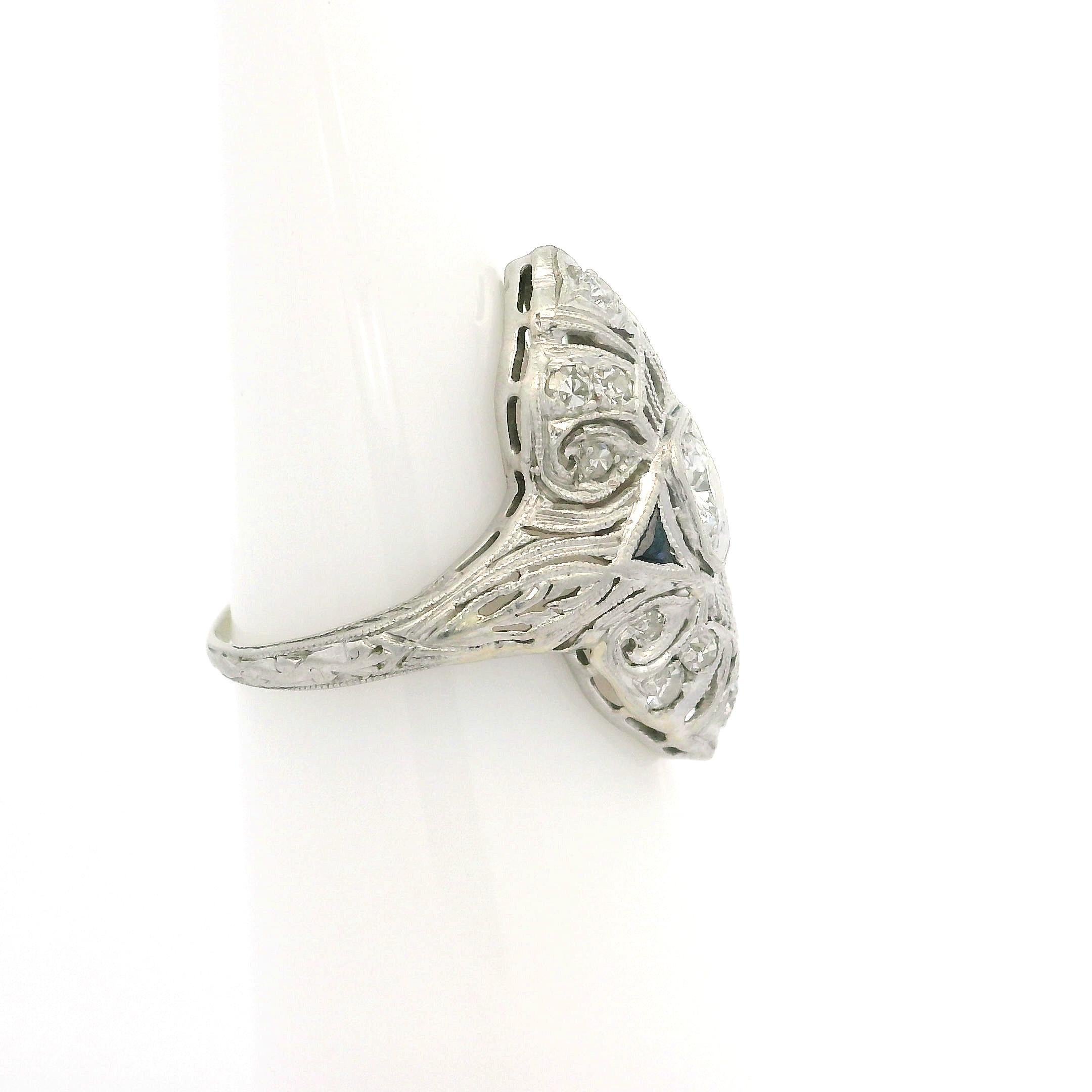 Antique Art Deco Platinum Diamond & Sapphire Filigree Milgrain Work Dinner Ring im Angebot 4