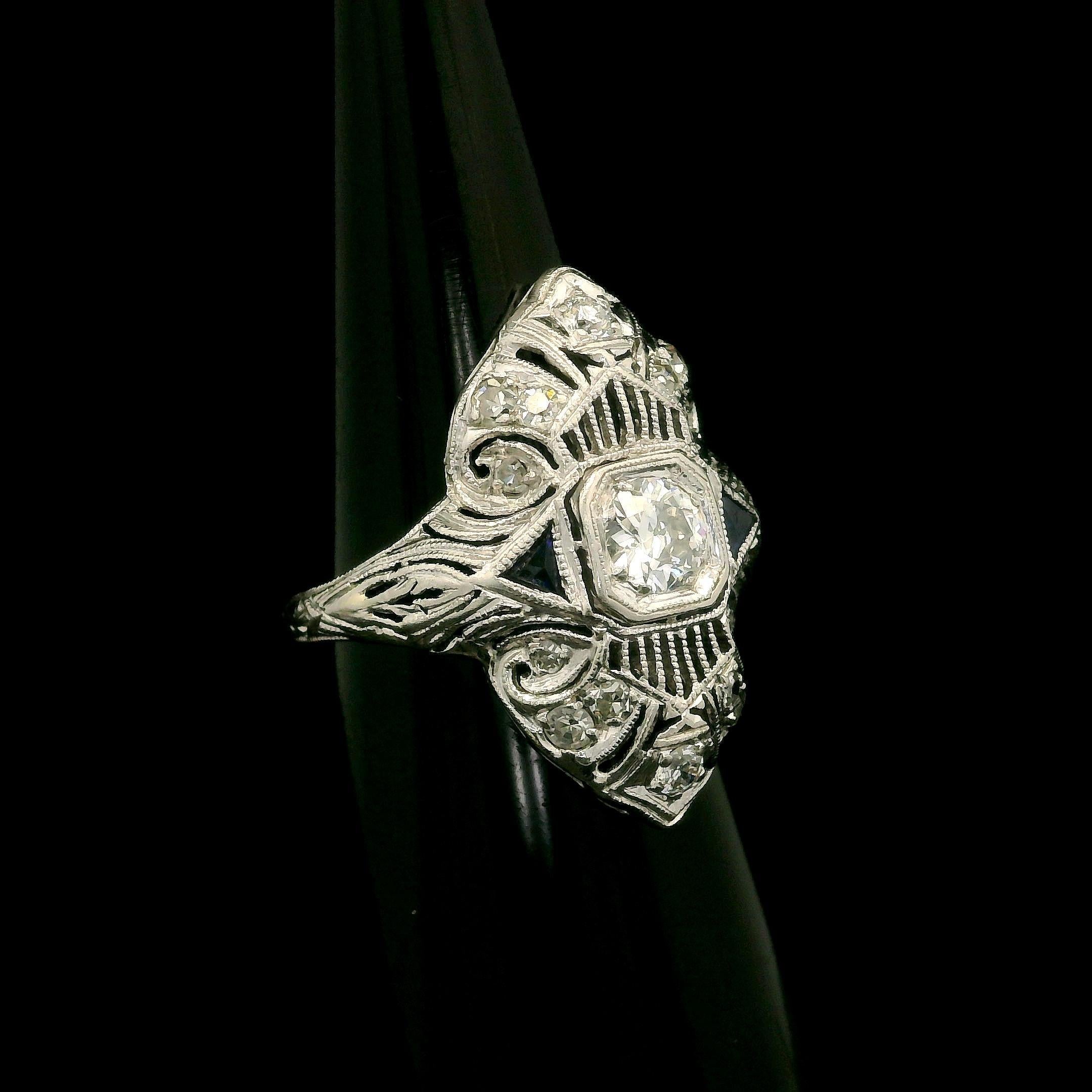 Antique Art Deco Platinum Diamond & Sapphire Filigree Milgrain Work Dinner Ring im Zustand „Gut“ im Angebot in Montclair, NJ