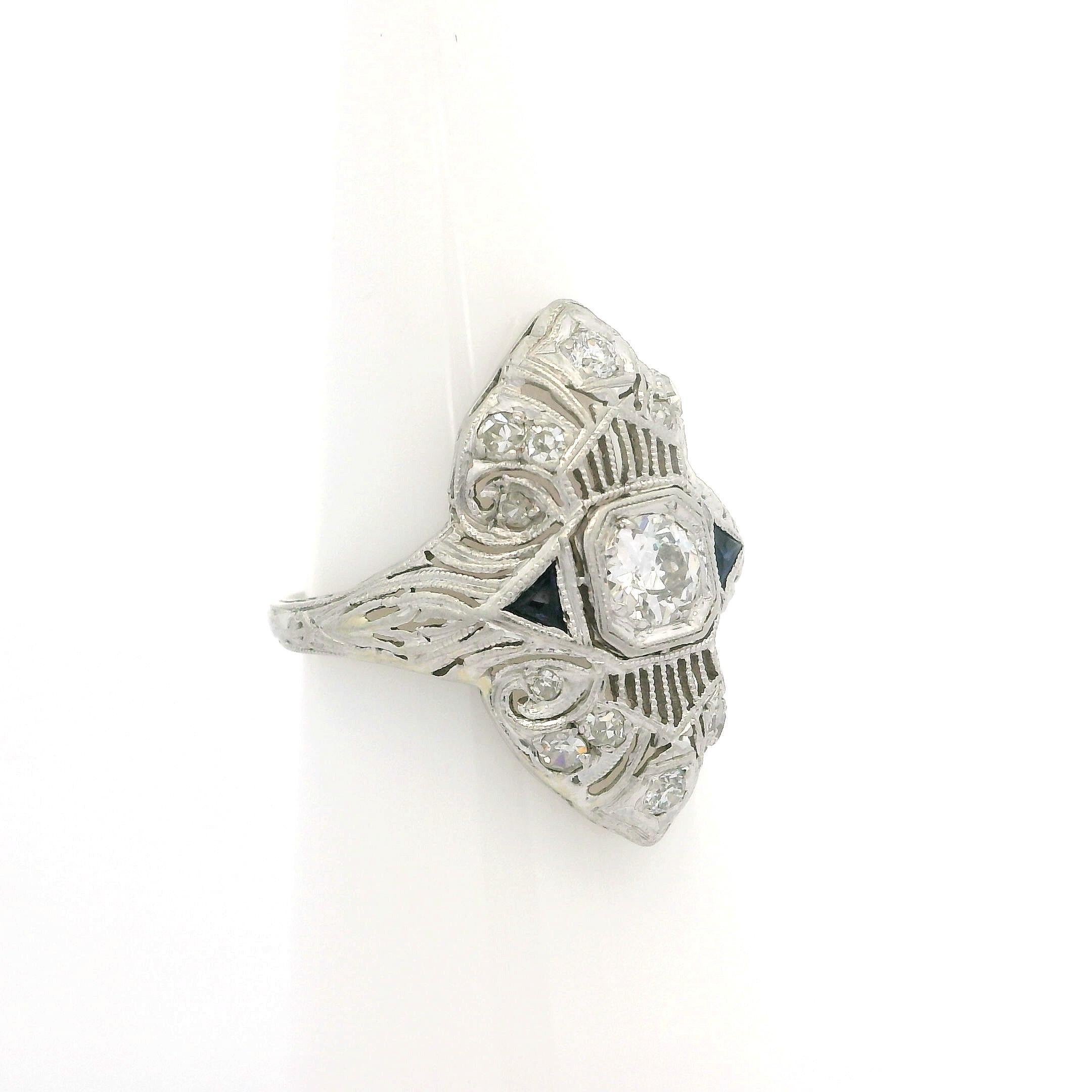 Antique Art Deco Platinum Diamond & Sapphire Filigree Milgrain Work Dinner Ring im Angebot 3