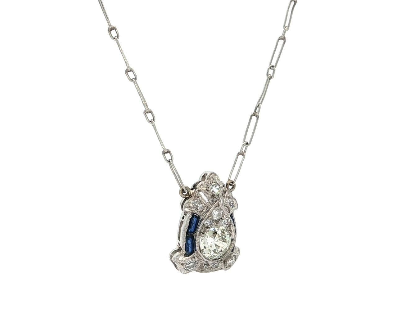 Antico ciondolo in platino Art Deco con scudo di diamanti Collana a catena fatta a mano In condizioni buone in vendita a Montclair, NJ