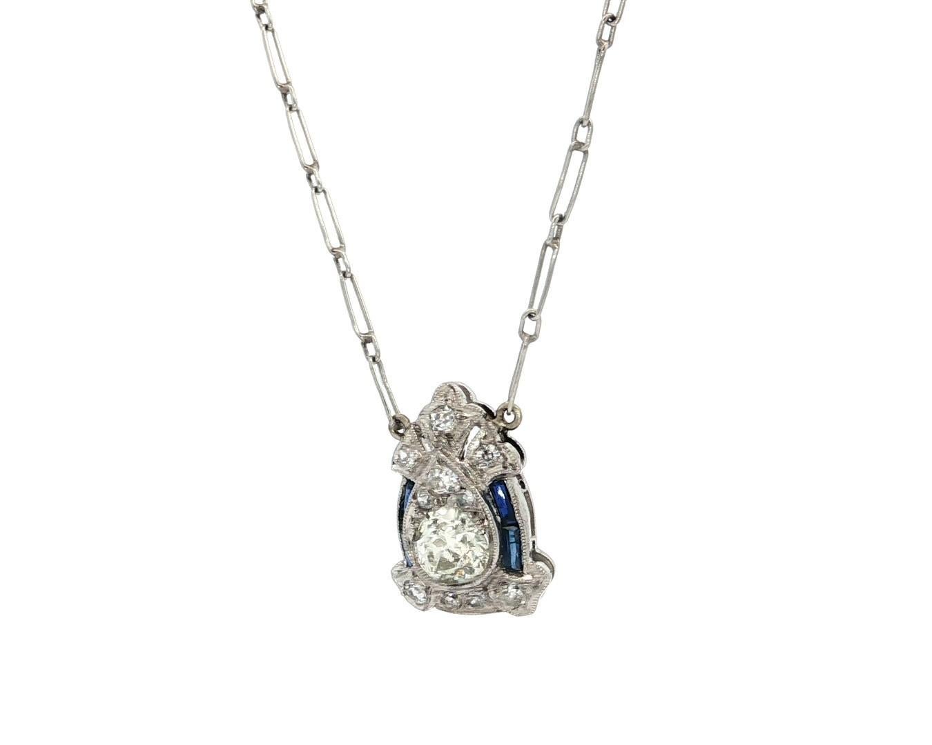 Donna Antico ciondolo in platino Art Deco con scudo di diamanti Collana a catena fatta a mano in vendita