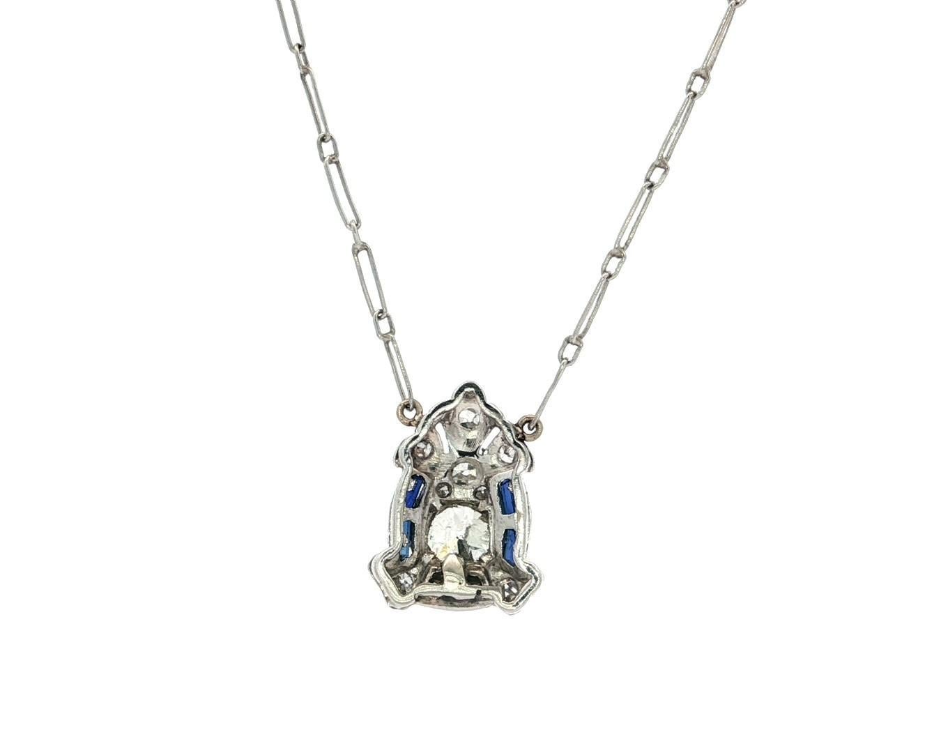 Antico ciondolo in platino Art Deco con scudo di diamanti Collana a catena fatta a mano in vendita 1