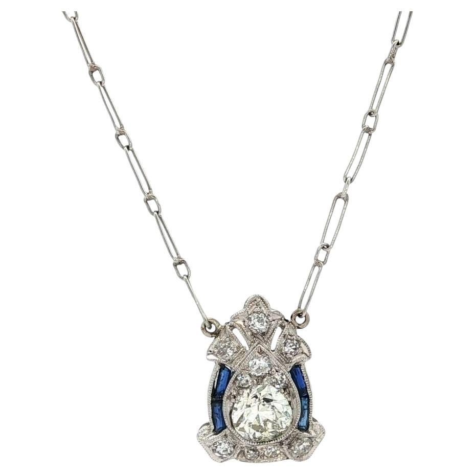 Antico ciondolo in platino Art Deco con scudo di diamanti Collana a catena fatta a mano in vendita