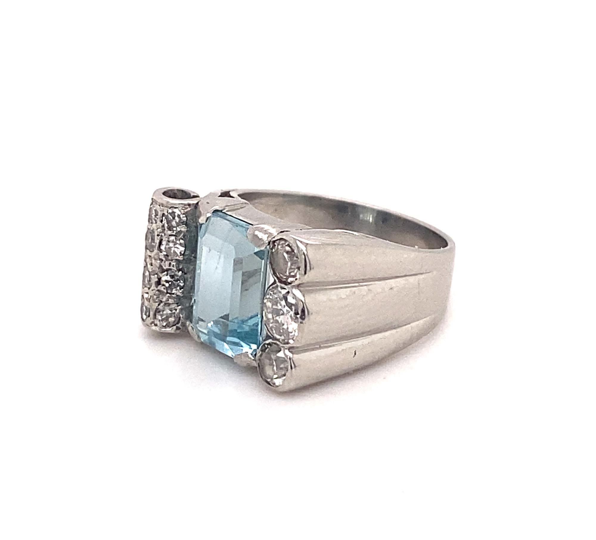 Art Deco Platinum Diamonds Aquamarine Ring. This exquisite ring is set with a natural gem quality 2.5 carats Aquamarine in the center of the ring. The aquamarine has gorgeous color and clarity. On one side of the ring are 3 large old rose cut