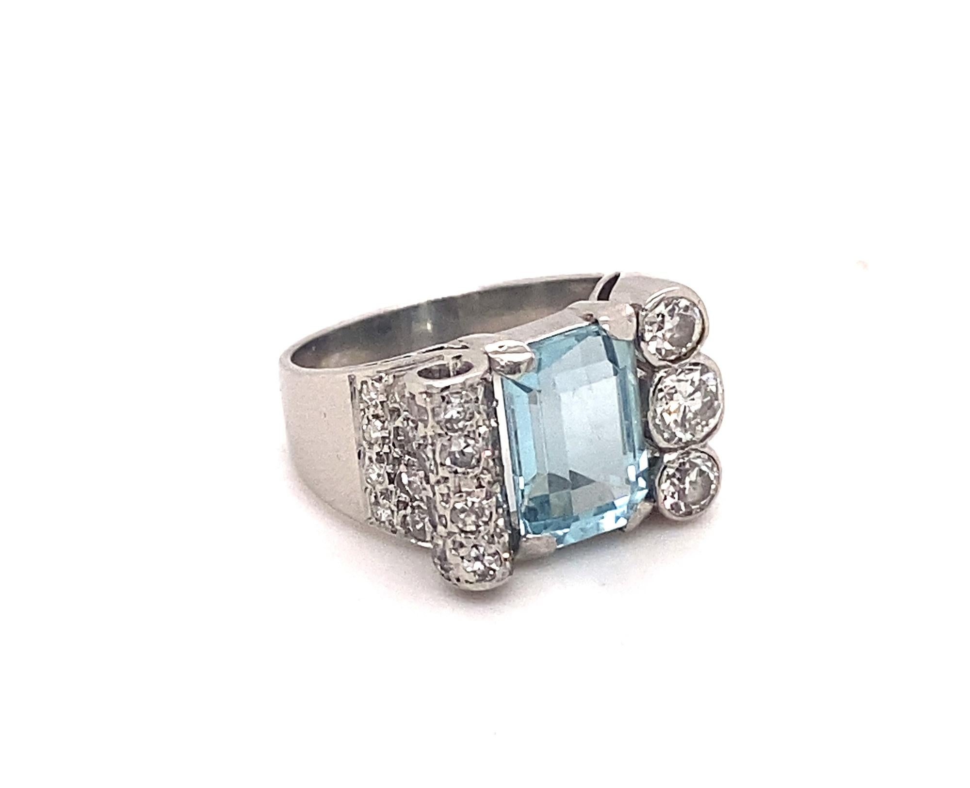 Women's Antique Art Deco Platinum Diamonds 2.5C Aquamarine Ring For Sale