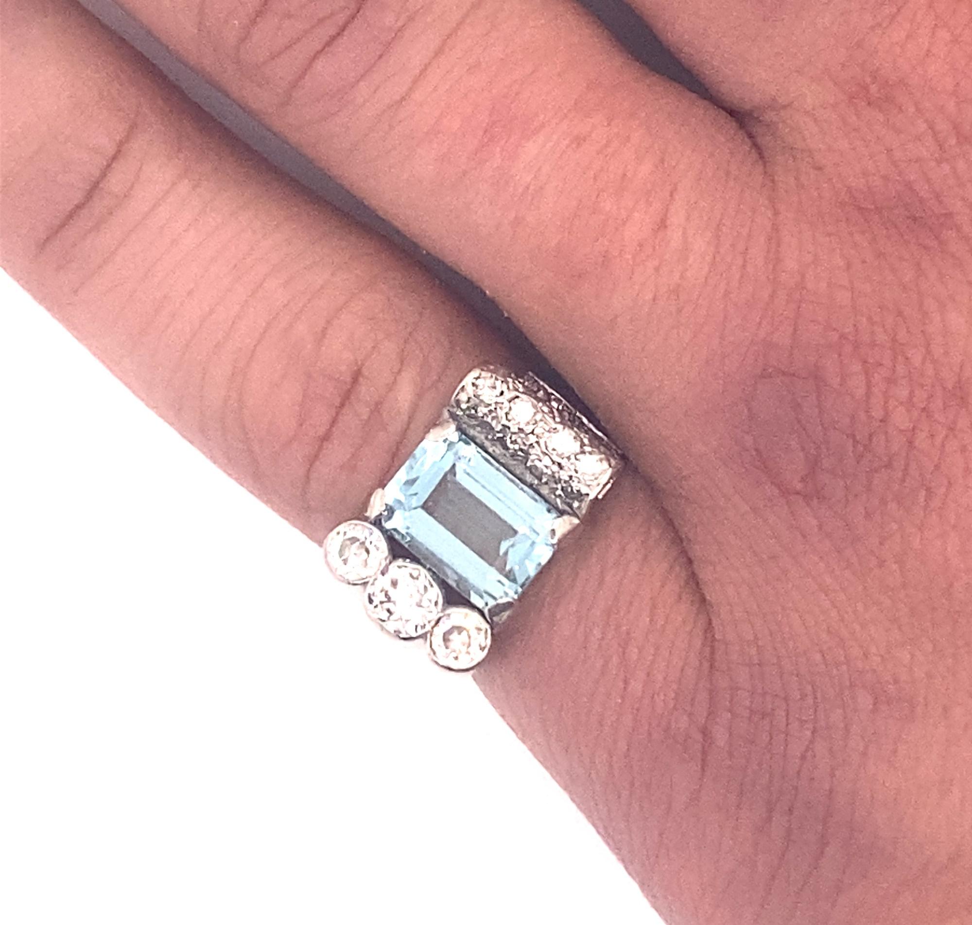 Antique Art Deco Platinum Diamonds 2.5C Aquamarine Ring For Sale 1