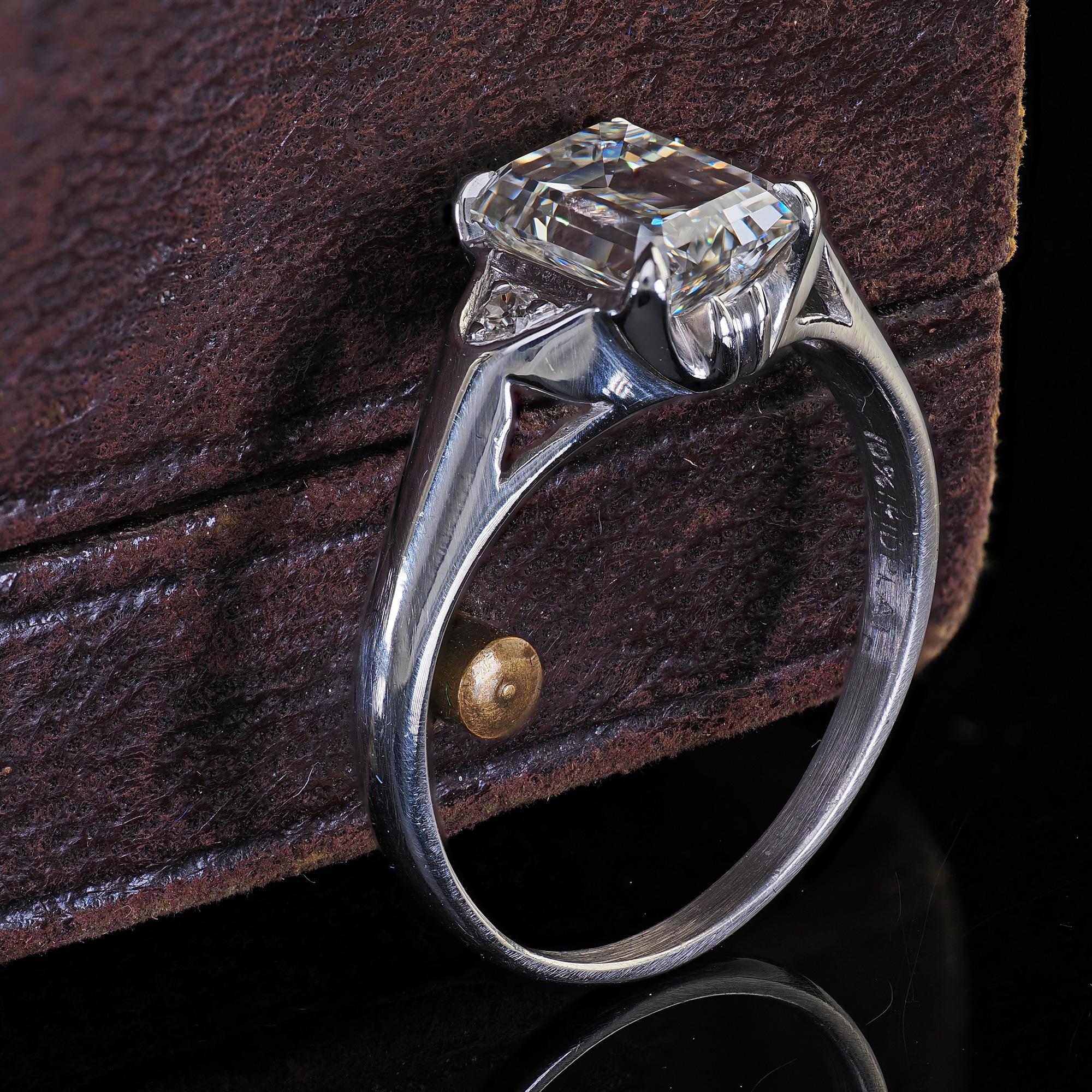 Antique Art Deco Platinum Emerald Cut Diamond Engagement Ring - GIA In Good Condition For Sale In Great Neck, NY