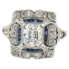 Antiker filigraner Art-Déco-Essteller-Ring aus Platin mit Smaragd, Diamant und Saphir