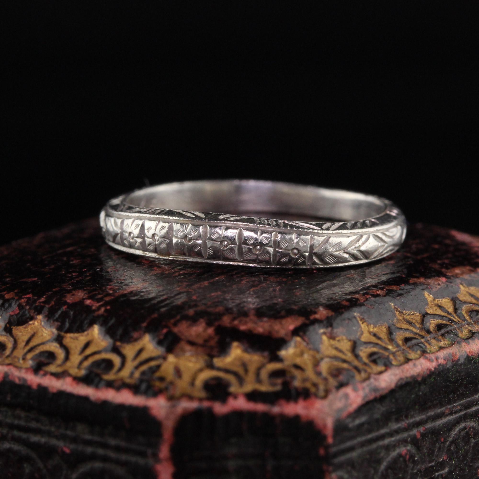 Beautiful Antique Art Deco Platinum Engraved Curved Wedding Band. This gorgeous Art Deco wedding band has engravings going around the entire ring. The top of the band has a slight curve to it.

Item #R1169

Metal: Platinum

Weight: 3.1 Grams

Size: