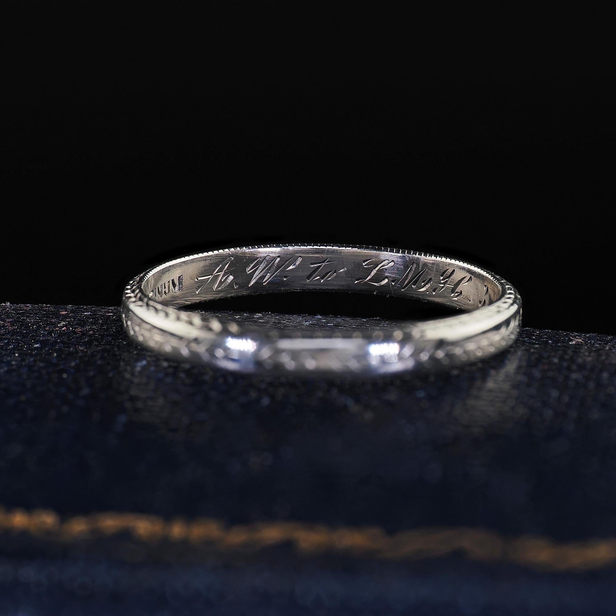 Alliance ancienne en platine gravée Arte Antiques Circa 1923 - Taille 6 1/2 Bon état - En vente à Great Neck, NY