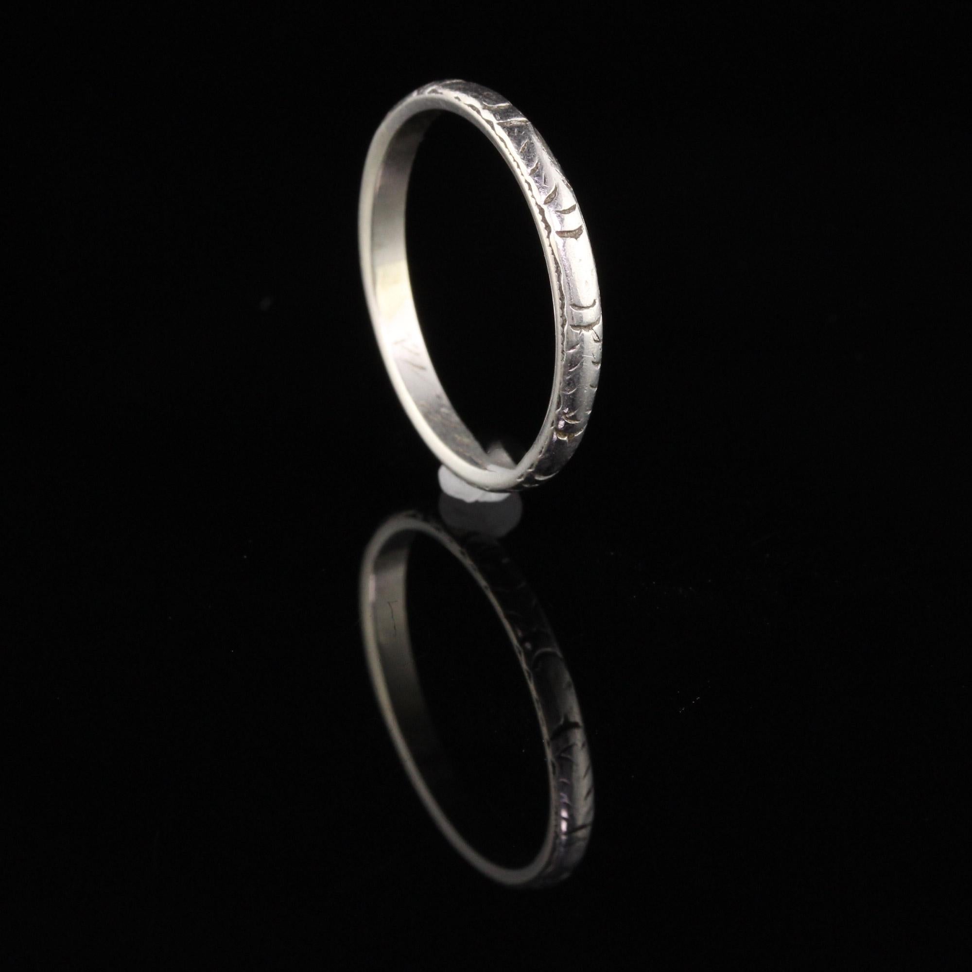 Antique Art Deco Platinum Engraved Wedding Band, circa 1927 In Good Condition For Sale In Great Neck, NY