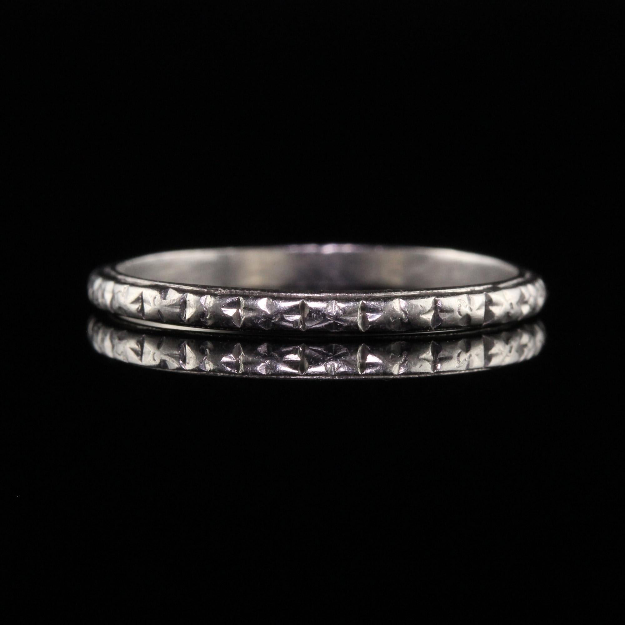 Antique Art Deco Platinum Engraved Wedding Band In Good Condition For Sale In Great Neck, NY