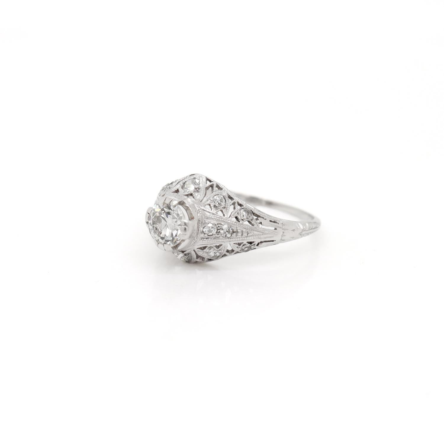 Bague solitaire Art déco ancienne en platine filigrane avec diamant taille vieille Europe en vente 6