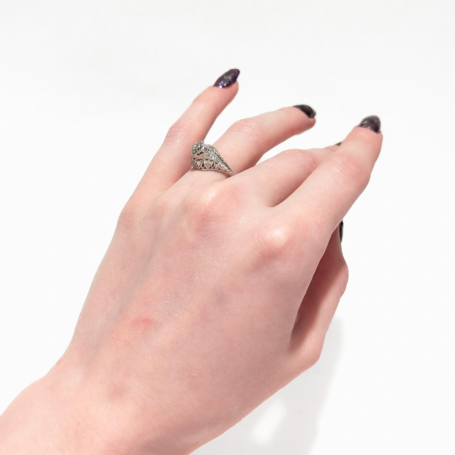 Bague solitaire Art déco ancienne en platine filigrane avec diamant taille vieille Europe en vente 9