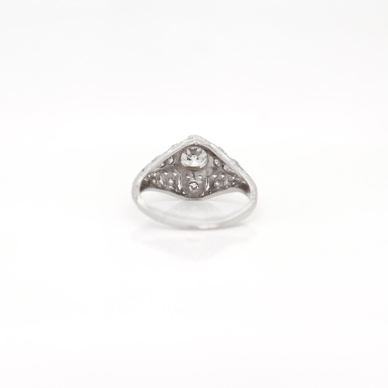 Bague solitaire Art déco ancienne en platine filigrane avec diamant taille vieille Europe en vente 2