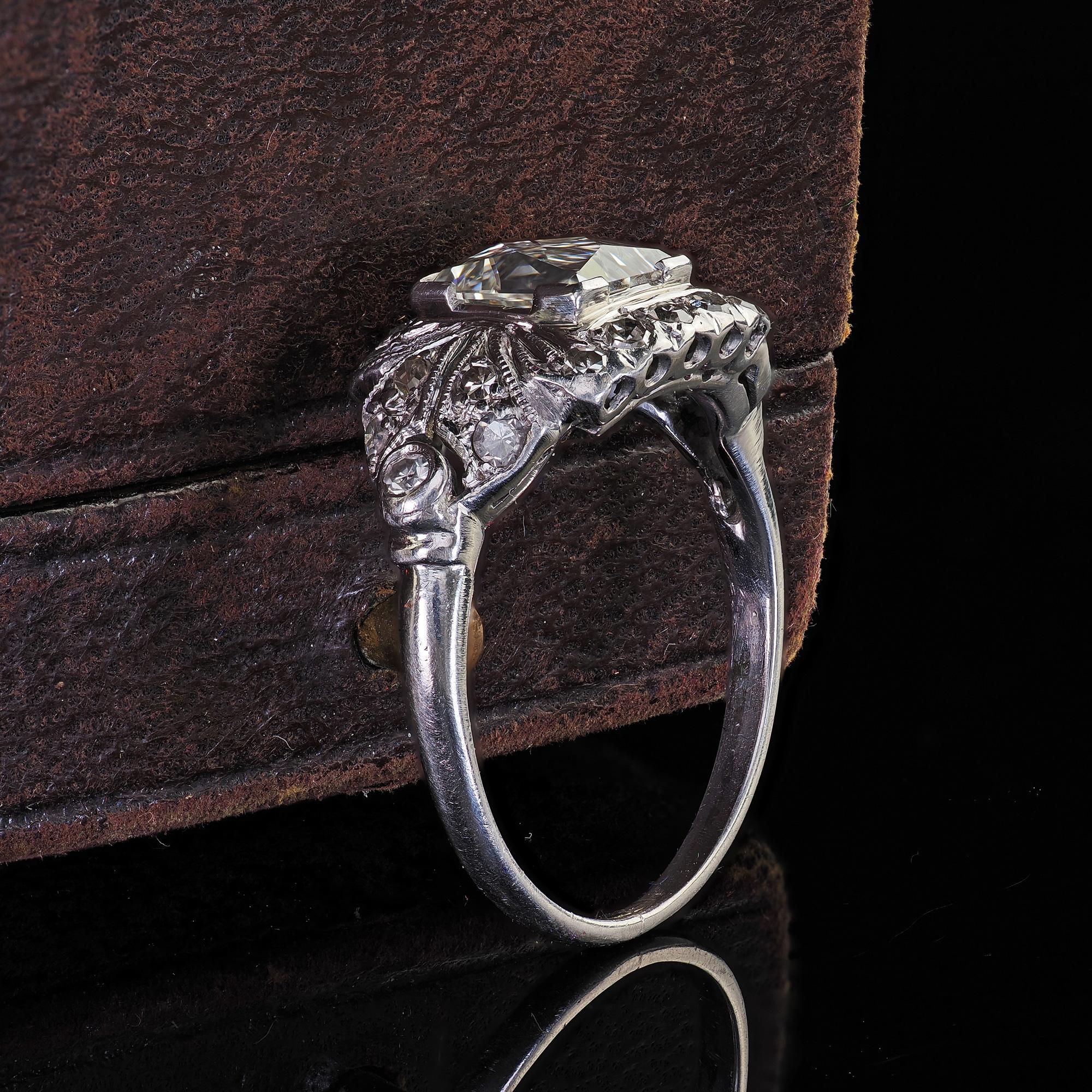 Art Déco Anello di fidanzamento antico in platino Art Deco con diamante taglio francese inciso - GIA in vendita