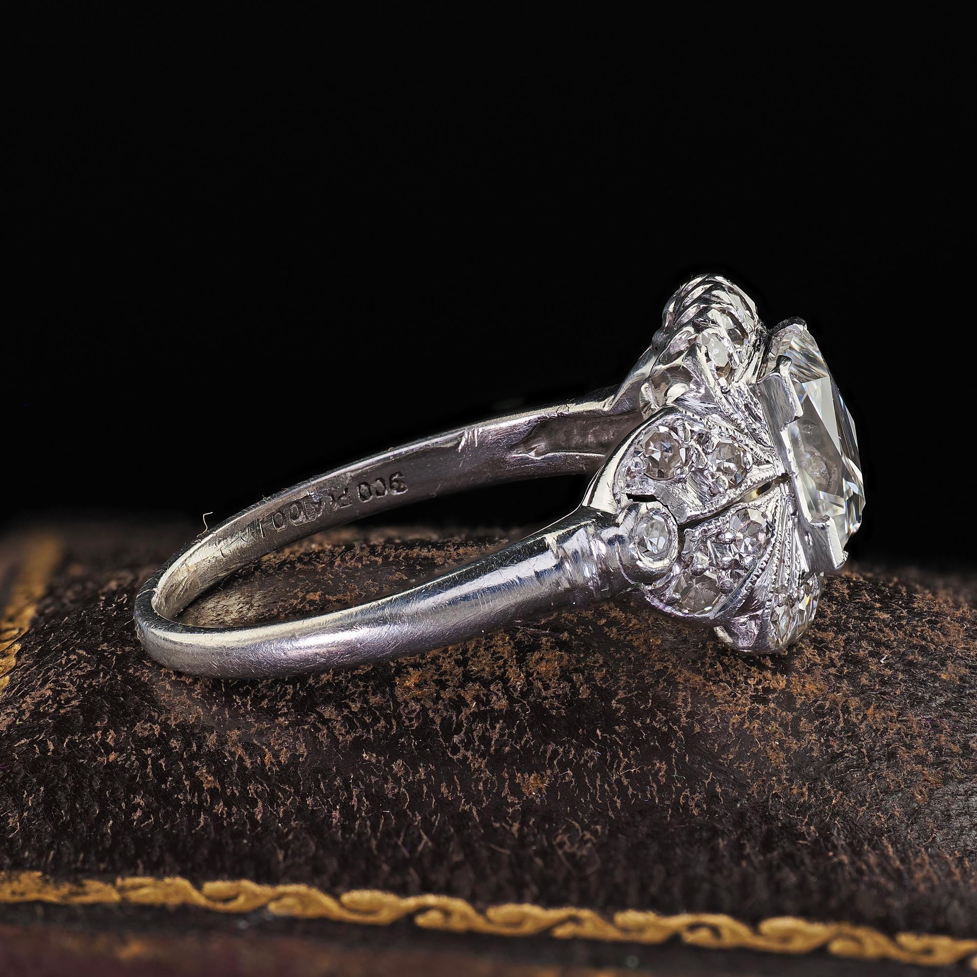 Taglio francese Anello di fidanzamento antico in platino Art Deco con diamante taglio francese inciso - GIA in vendita