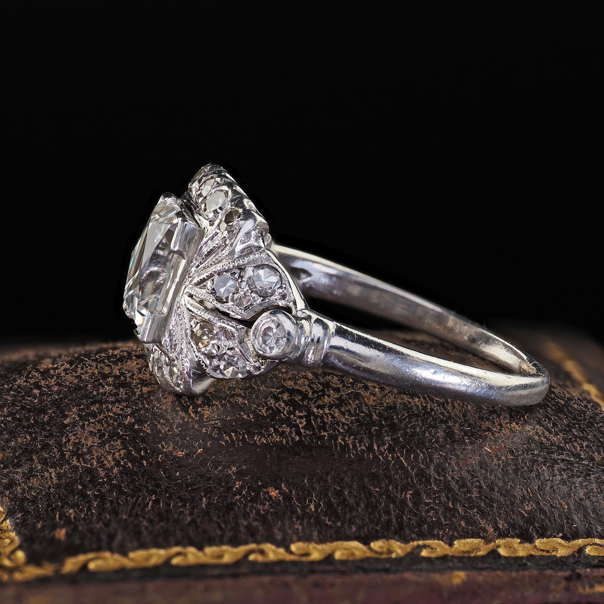 Anello di fidanzamento antico in platino Art Deco con diamante taglio francese inciso - GIA In condizioni buone in vendita a Great Neck, NY