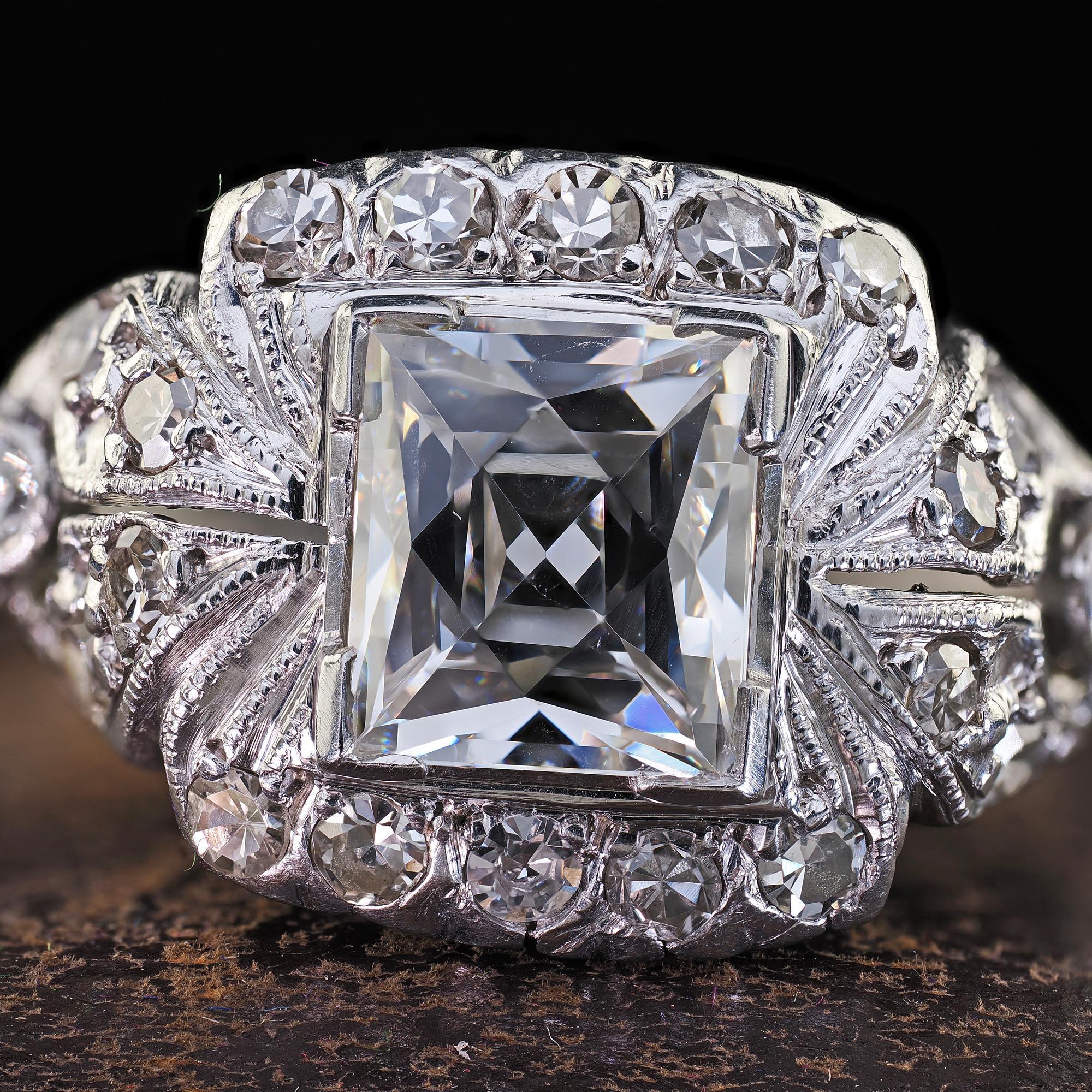 Donna Anello di fidanzamento antico in platino Art Deco con diamante taglio francese inciso - GIA in vendita