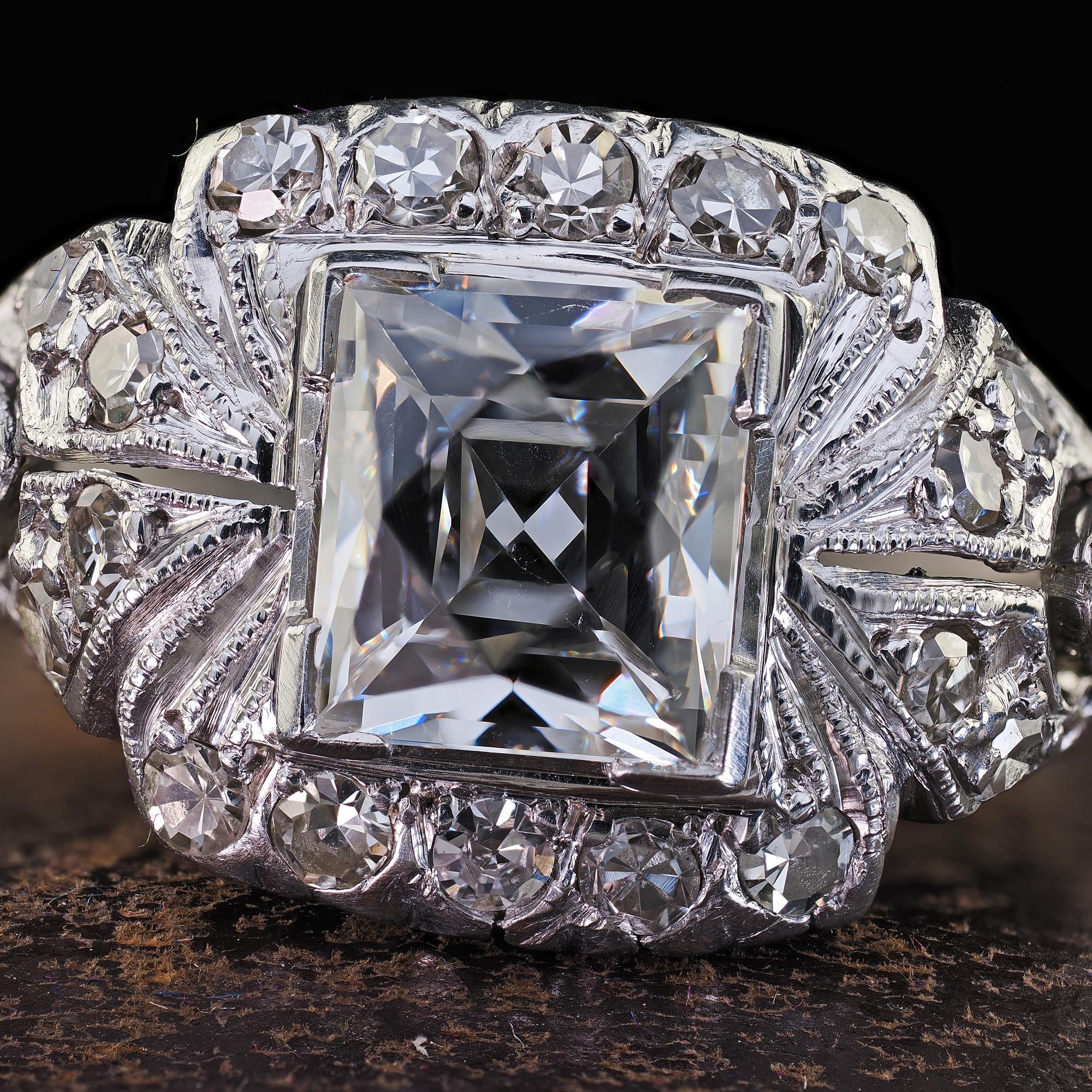 Anello di fidanzamento antico in platino Art Deco con diamante taglio francese inciso - GIA in vendita 1