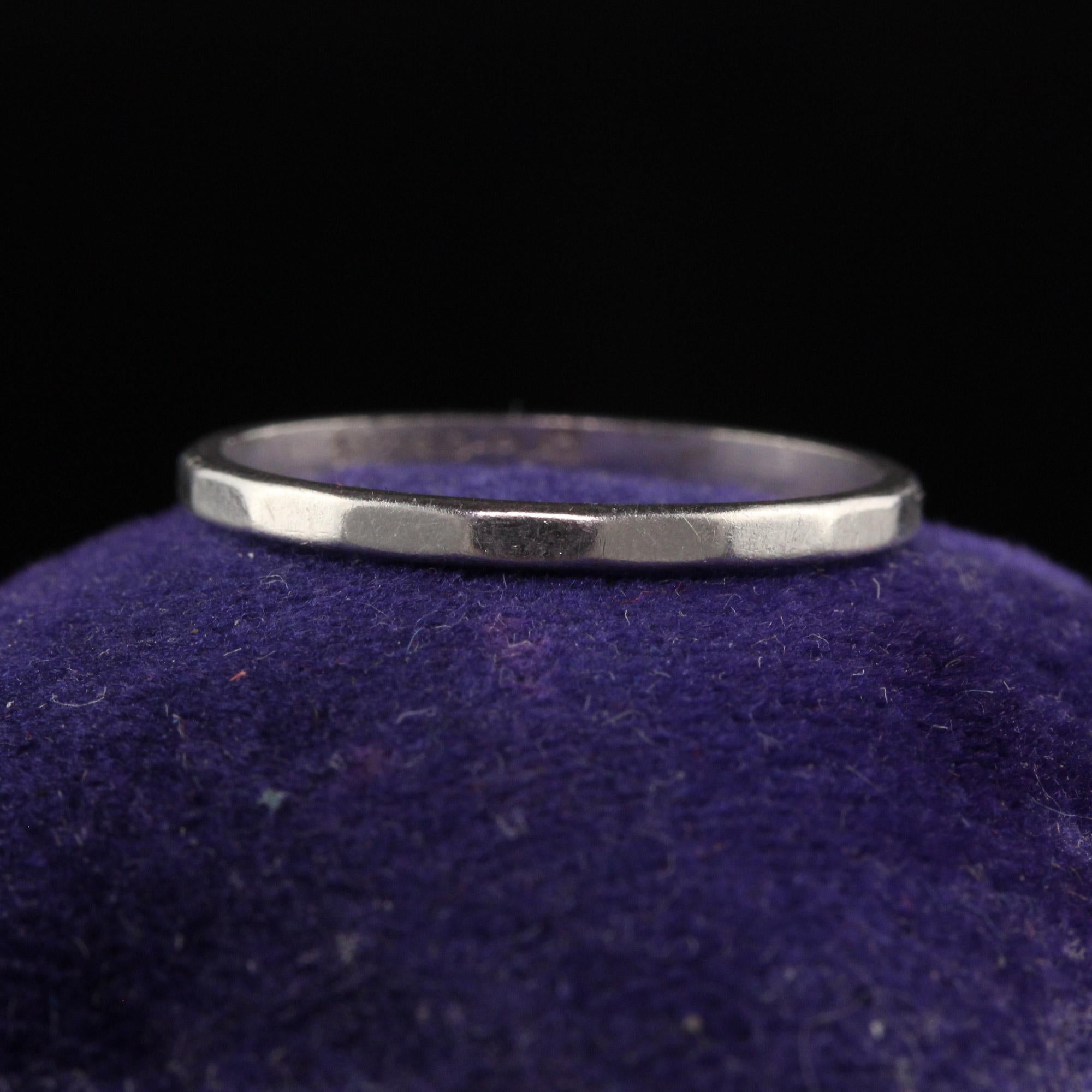 Beautiful Antique Art Deco Platinum Geometric Pattern Wedding Band - Size 6. This gorgeous wedding band is crafted in platinum. This band has geometric pattern on top of the band and is subtle. 

Item #R1300 

Metal: Platinum 

Weight: 1.7 Grams