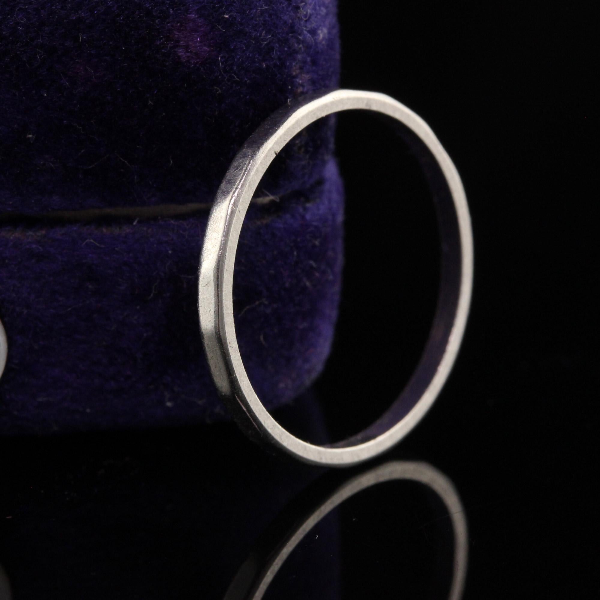Antique Art Deco Platinum Geometric Pattern Wedding Band - Size 6 In Good Condition For Sale In Great Neck, NY