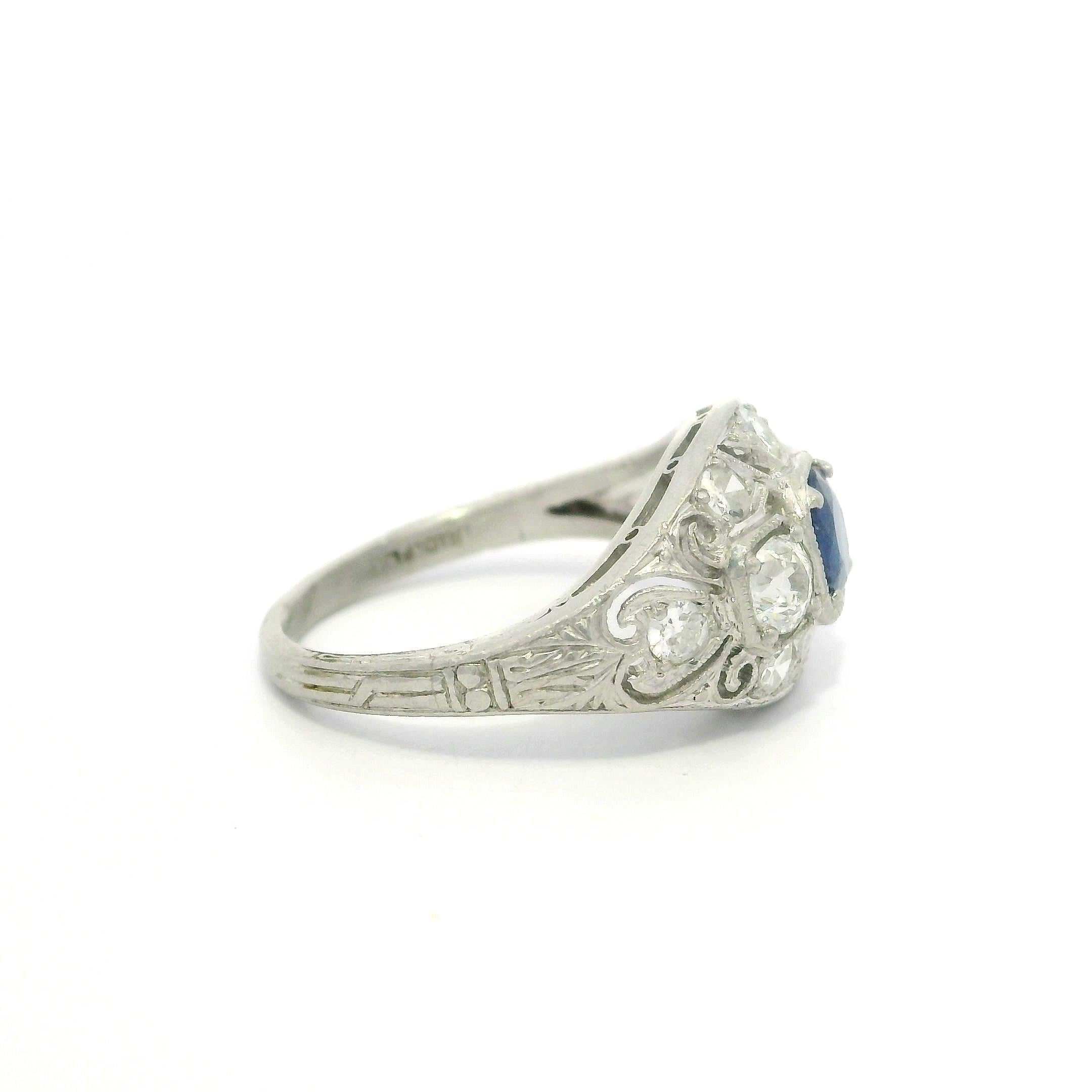 Antique Art Deco Platinum GIA 0.97ctw Burma No Heat Sapphire & Diamond Ring en venta 2