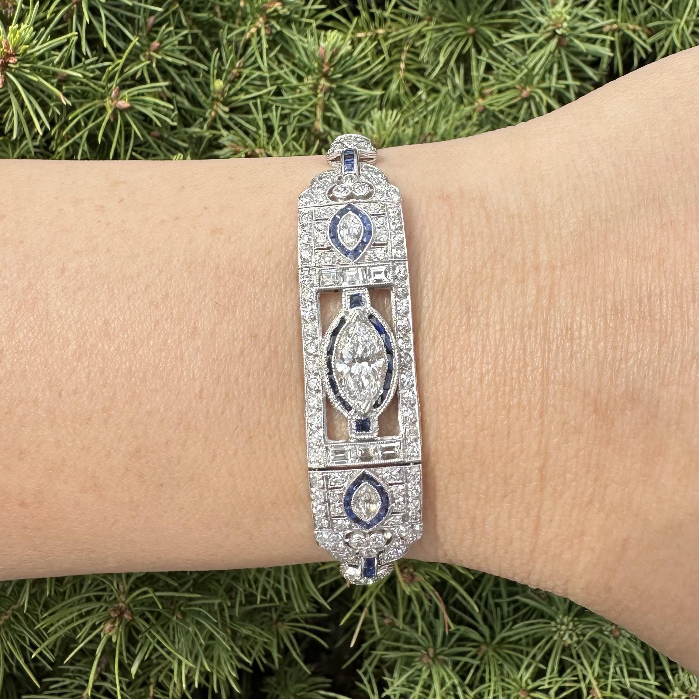 Pulsera antigua Art Decó de platino con diamante marquesa y zafiro grabados a mano GIA en venta 11