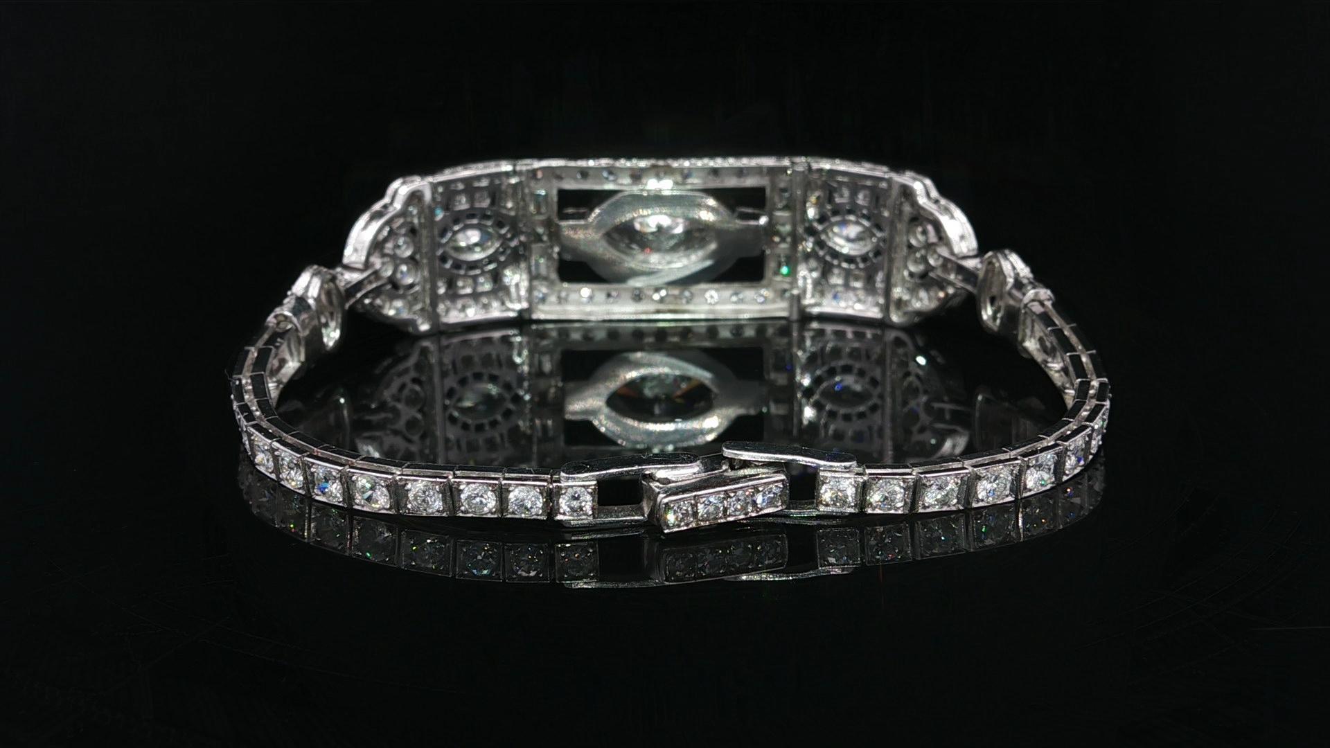 Pulsera antigua Art Decó de platino con diamante marquesa y zafiro grabados a mano GIA en venta 1