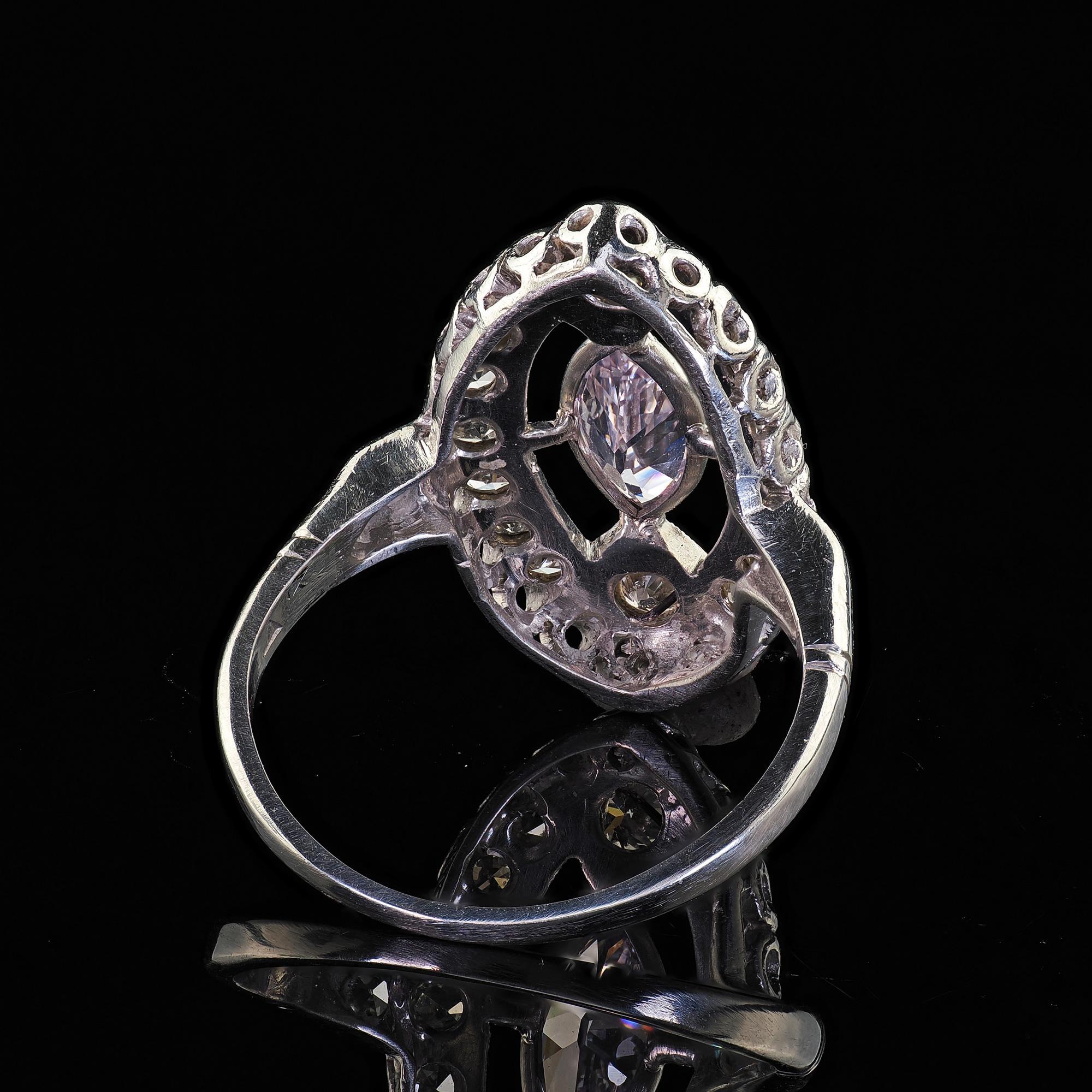 Bague de fiançailles Art déco ancienne en platine avec diamant marquise violet clair - GIA en vente 4