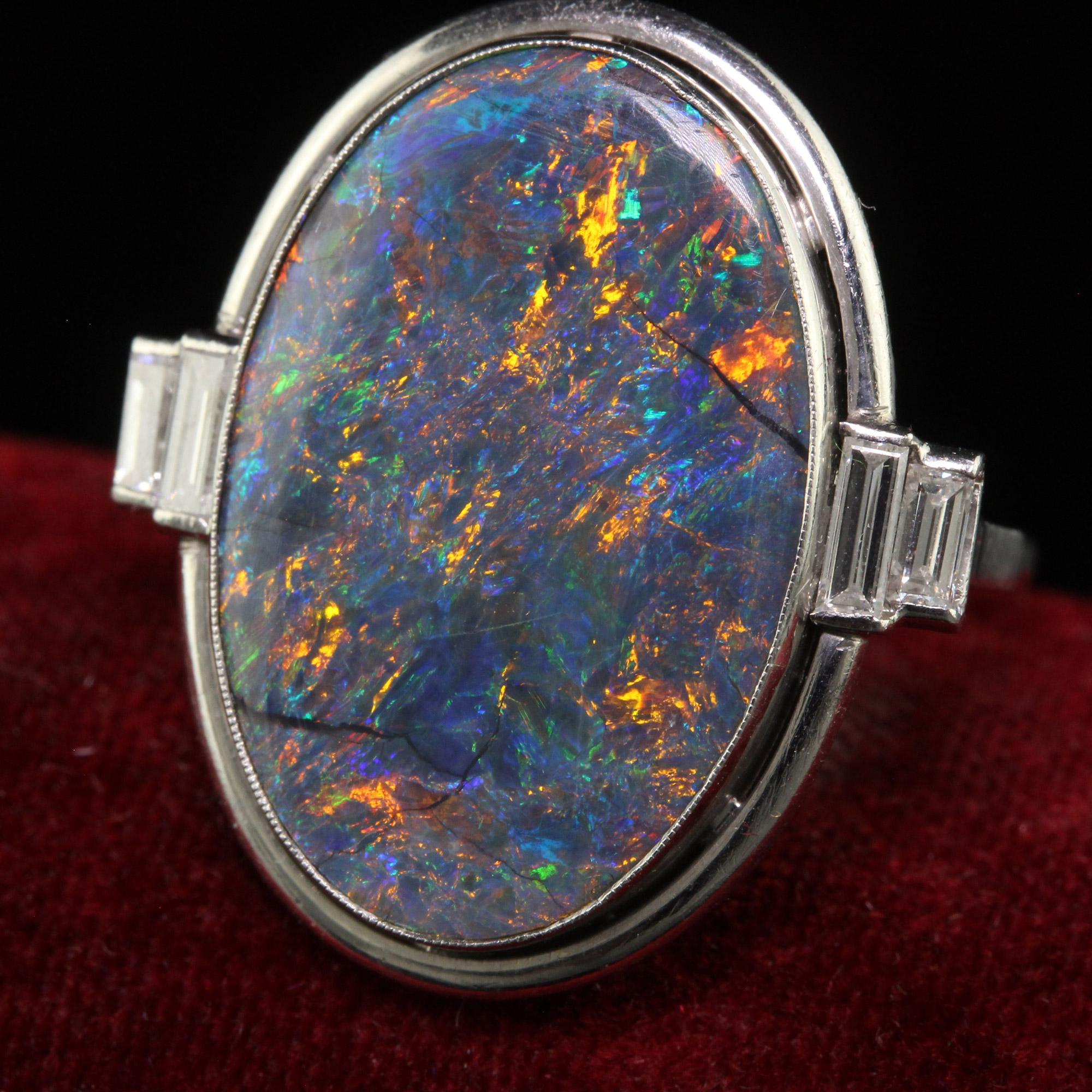 Antiker Art Deco Platin Natürlicher Schwarzer Opal und Diamant Statement-Ring - GIA (Baguetteschliff) im Angebot
