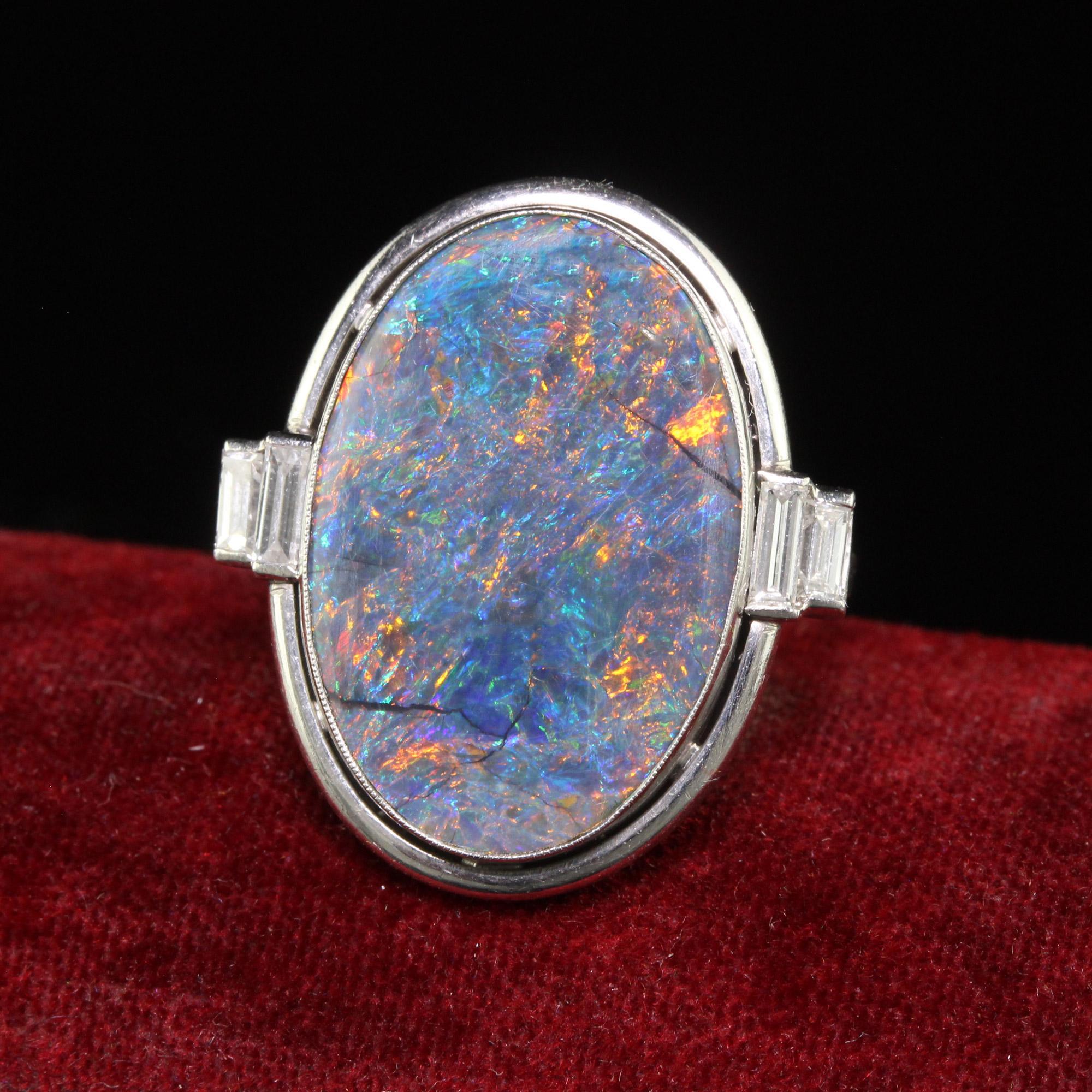Bague d'affirmation Art déco ancienne en platine, opale noire naturelle et diamants - GIA en vente 1