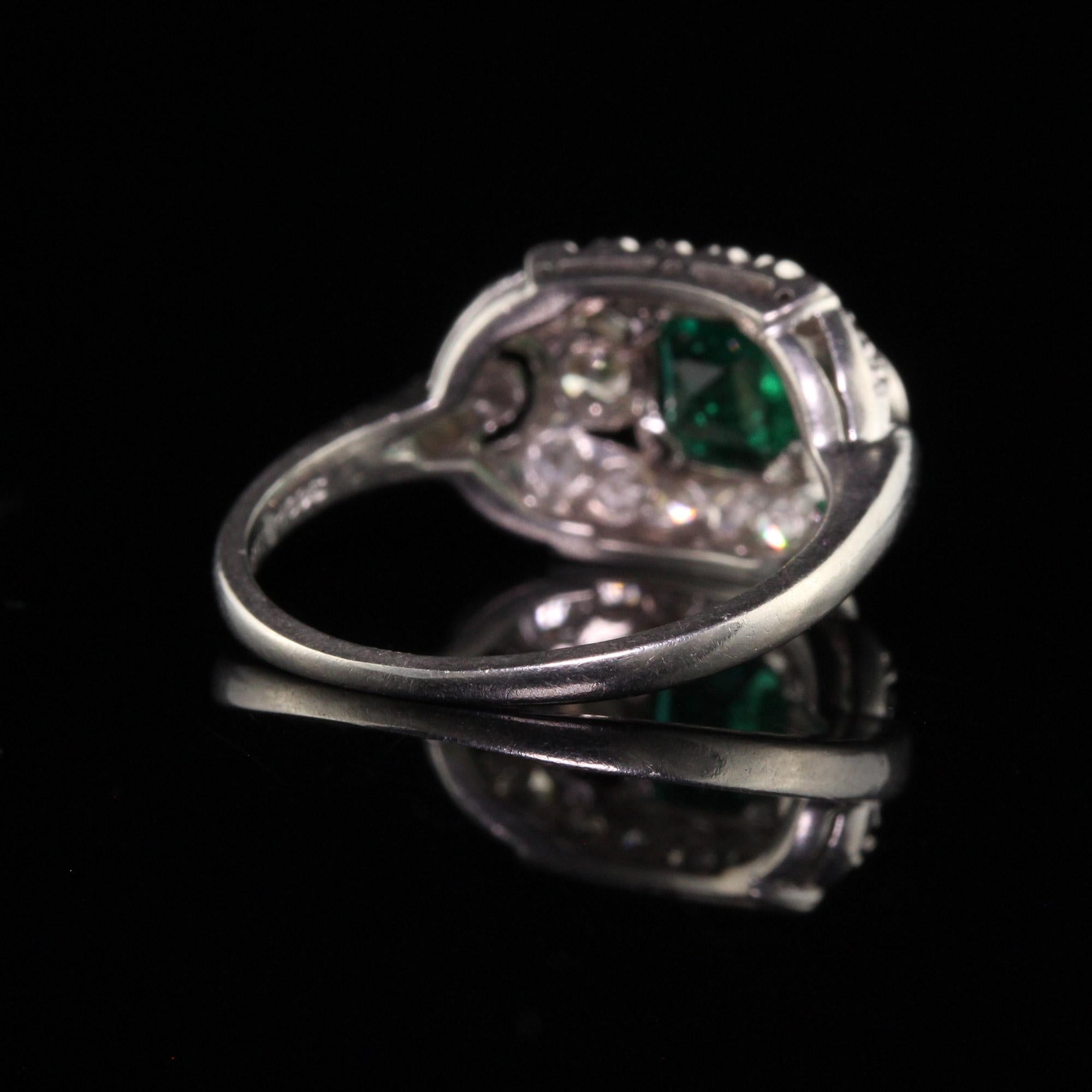 Antiker Art Deco Platin-Verlobungsring mit natürlichem Smaragd und Diamant (Smaragdschliff)