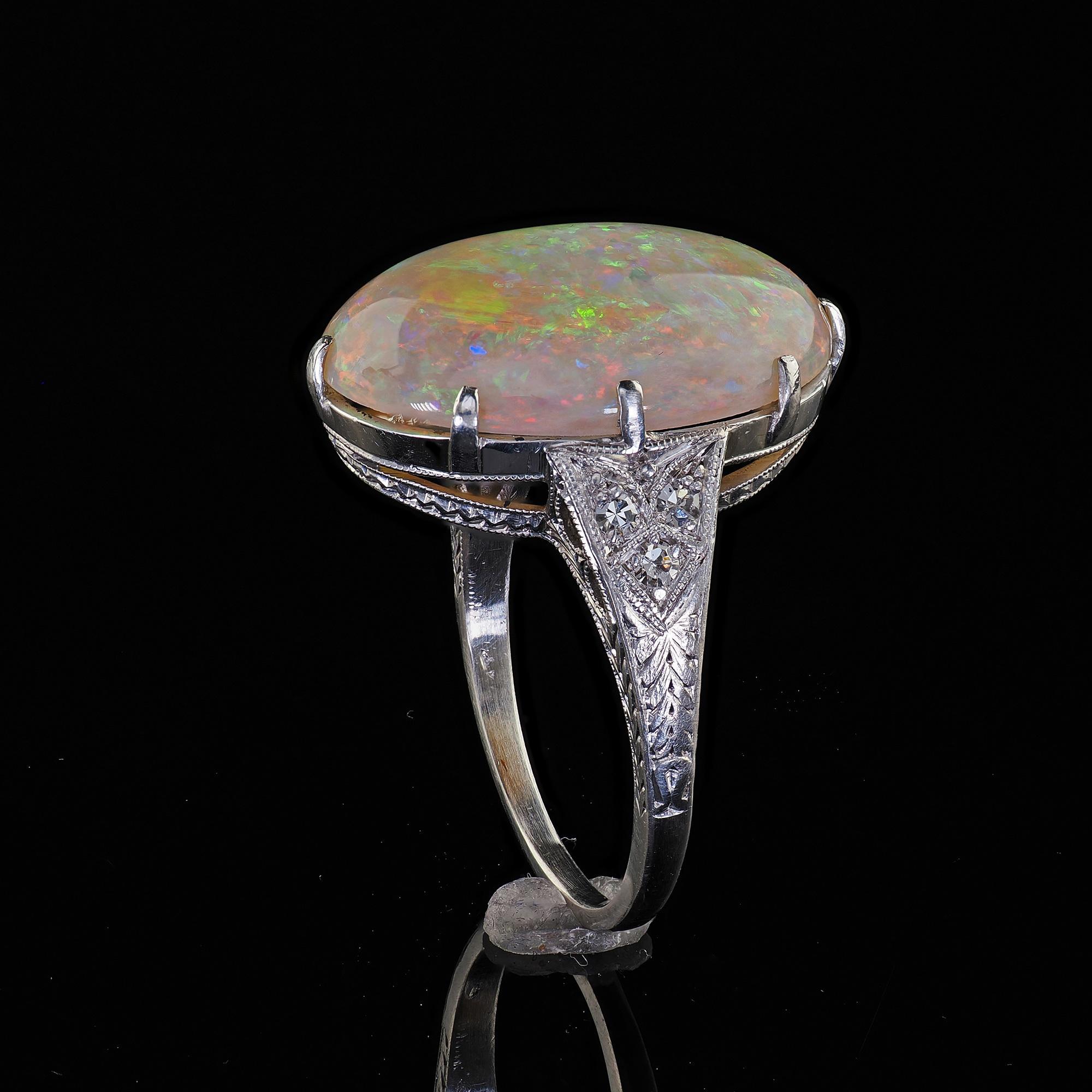 Antiker Art-Déco-Cocktailring aus Platin mit natürlichem Opal und Diamant-Gravur im Angebot 4
