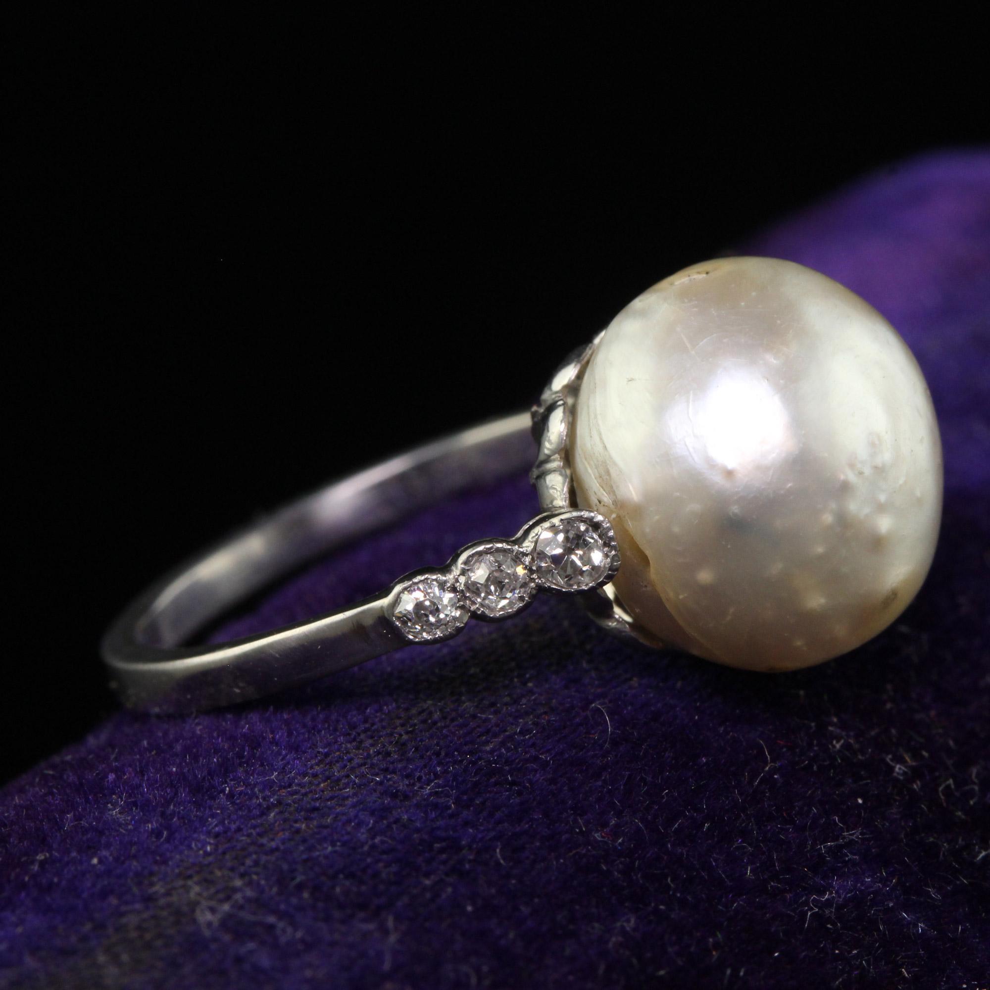 Bague de fiançailles Art déco ancienne en platine, perle naturelle et diamant - GIA Bon état - En vente à Great Neck, NY