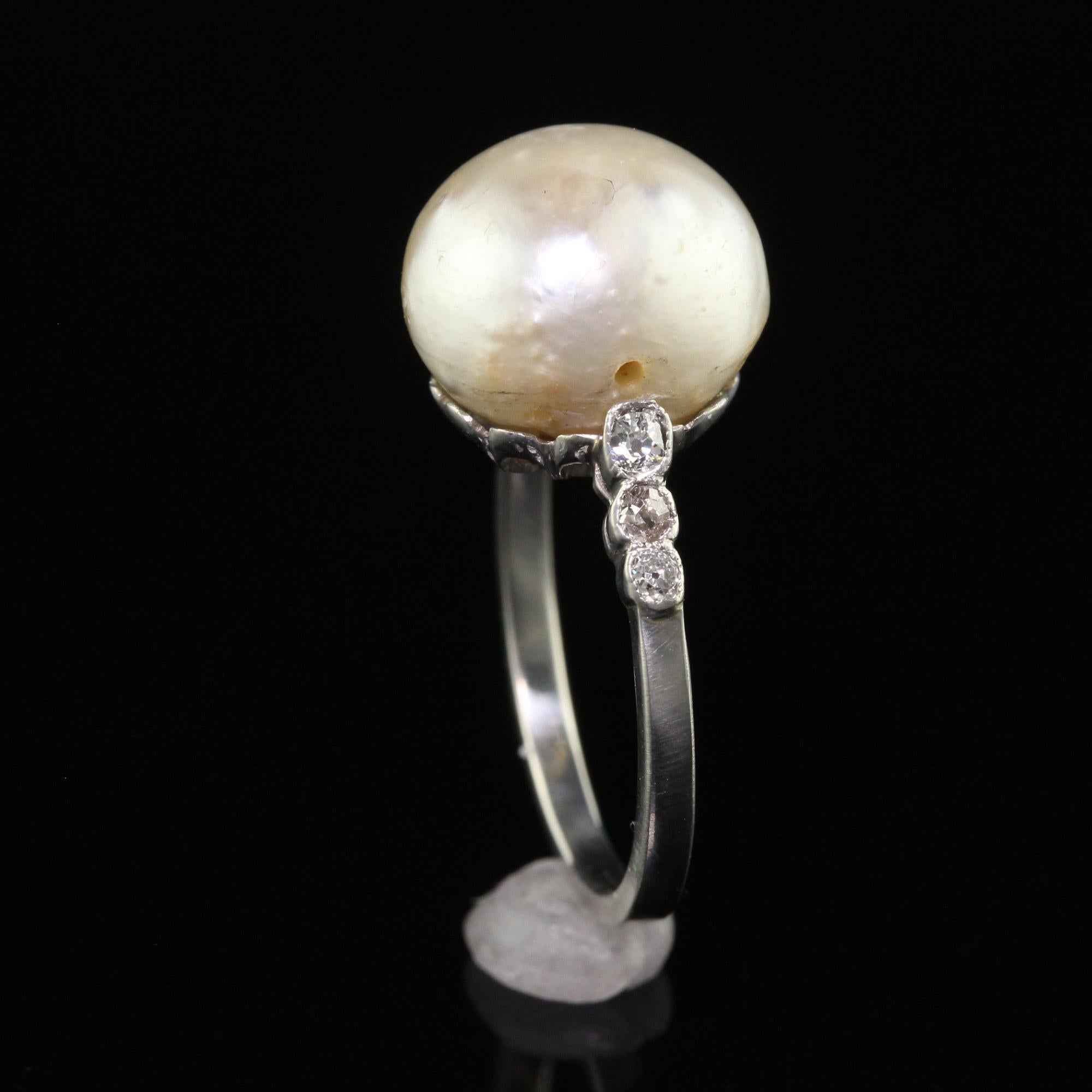 Bague de fiançailles Art déco ancienne en platine, perle naturelle et diamant - GIA en vente 3