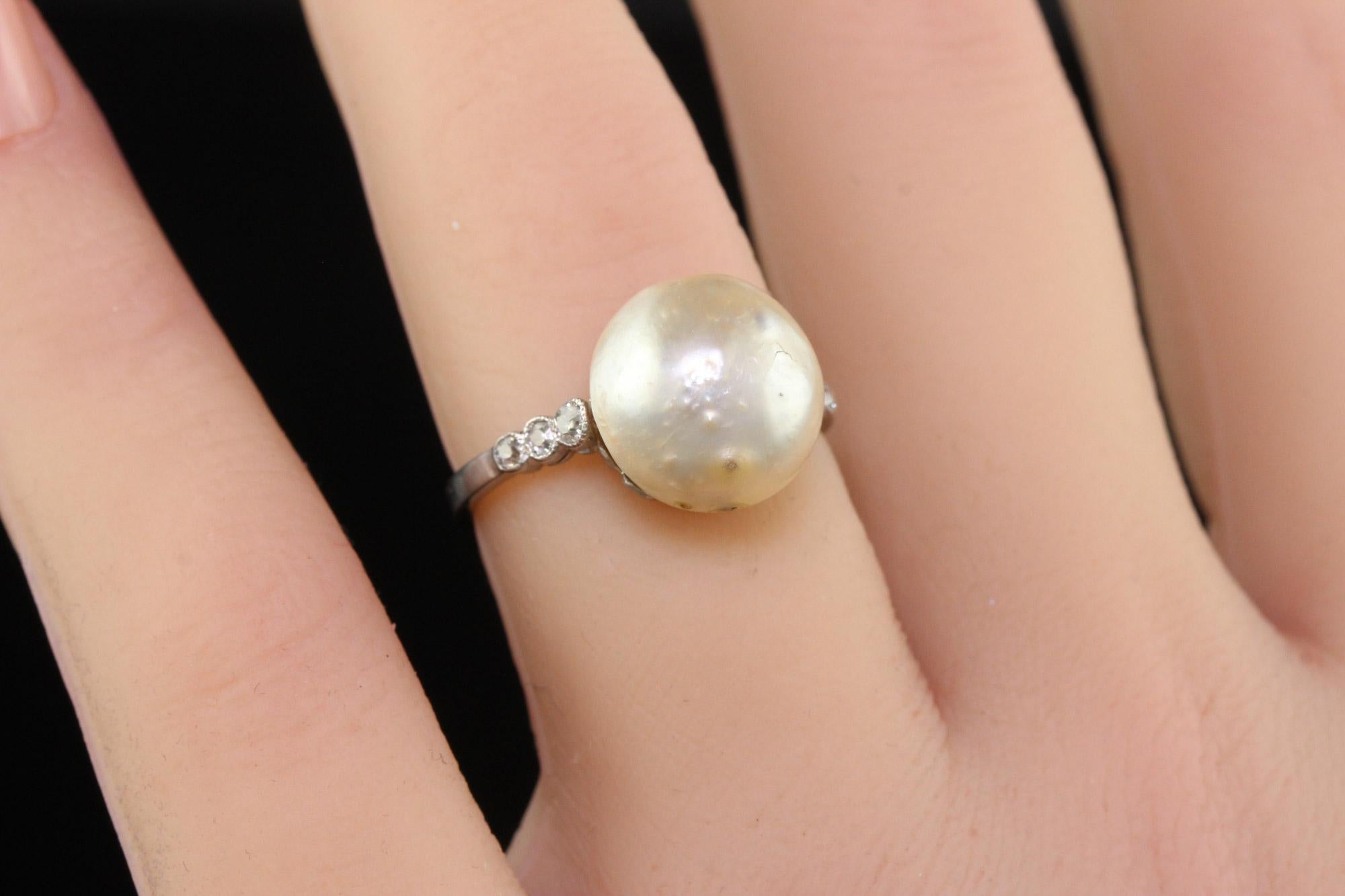 Bague de fiançailles Art déco ancienne en platine, perle naturelle et diamant - GIA en vente 4