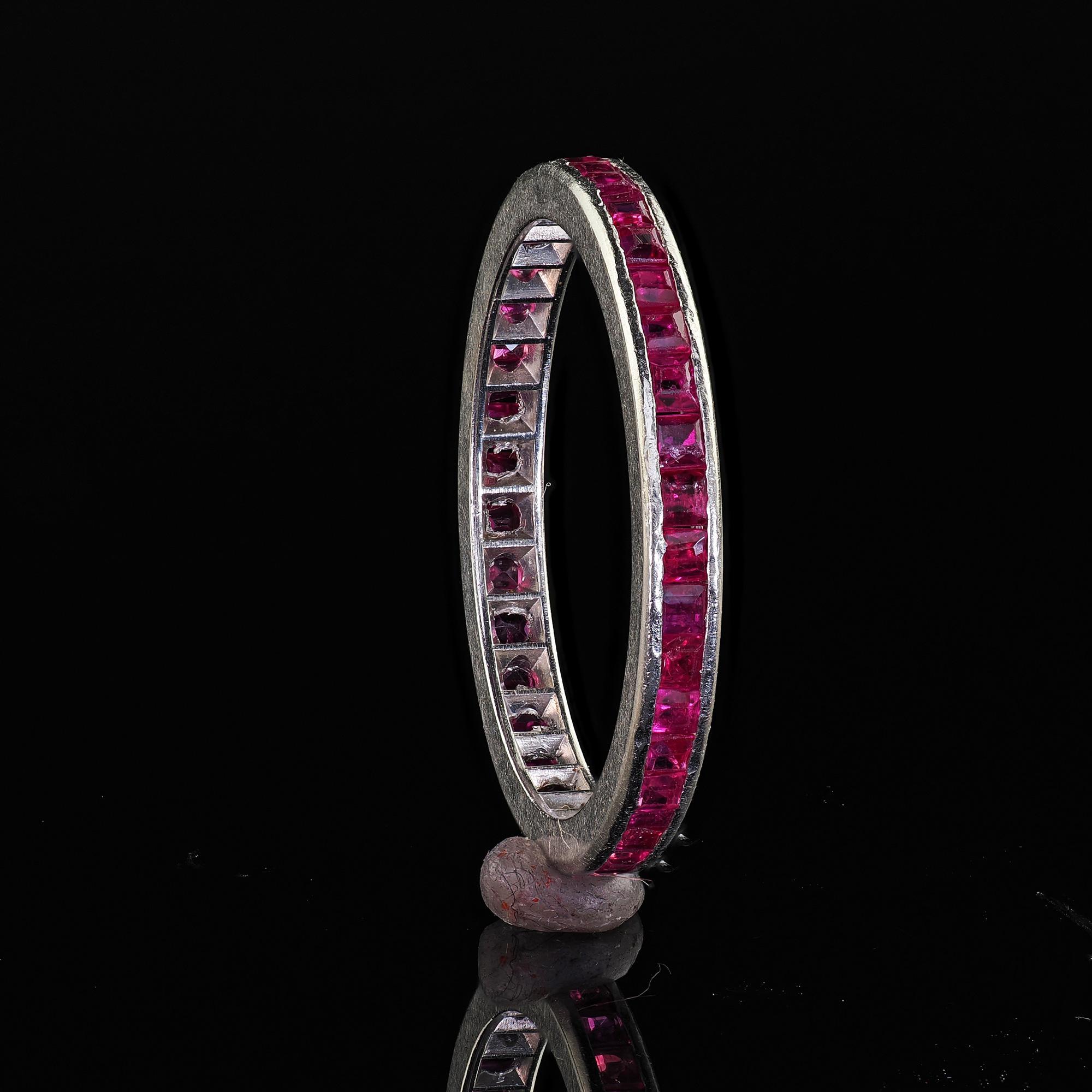 Anneau d'éternité Art déco ancien en platine, rubis naturel taille carrée - Taille 6 Pour femmes en vente