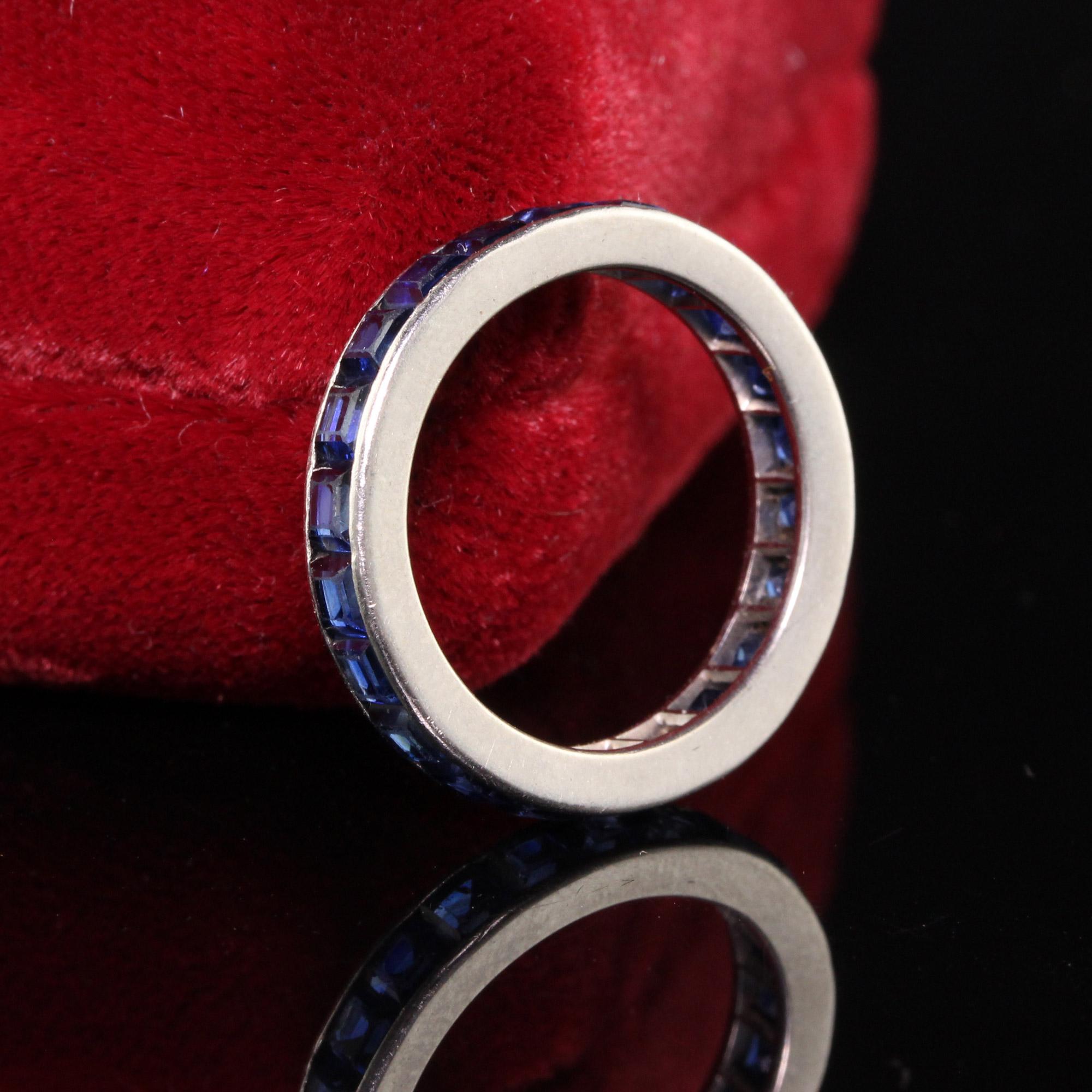 Anneau d'éternité Art déco ancien en platine avec saphir naturel de taille carrée - Taille 6 1/4 en vente 4