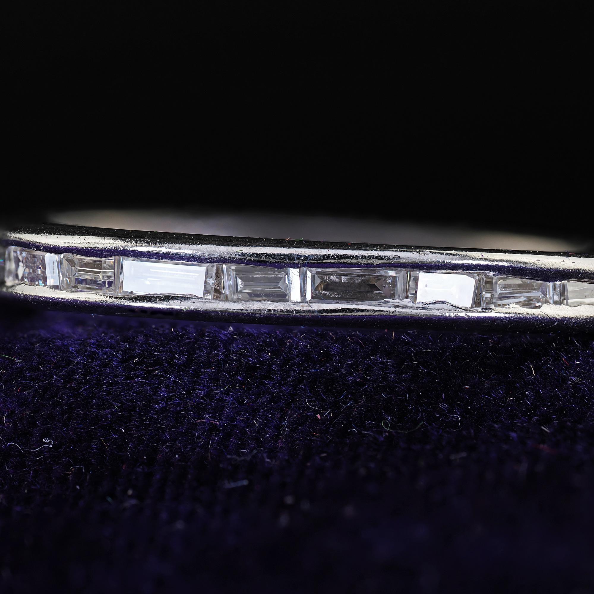 Fascia per l'eternità in platino antico Art Deco con diamanti baguette - misura 4 1/2 in vendita 2